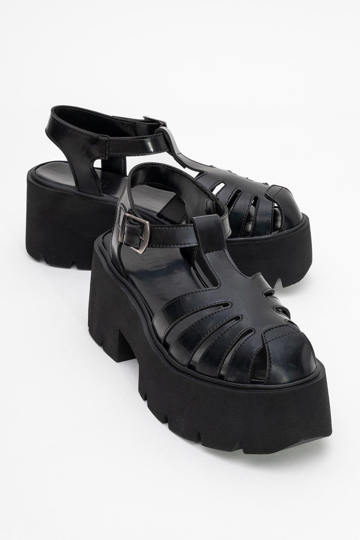 Verua - Black Platform Sandal – front three-quarter view showing leather, black, Vowalisse
