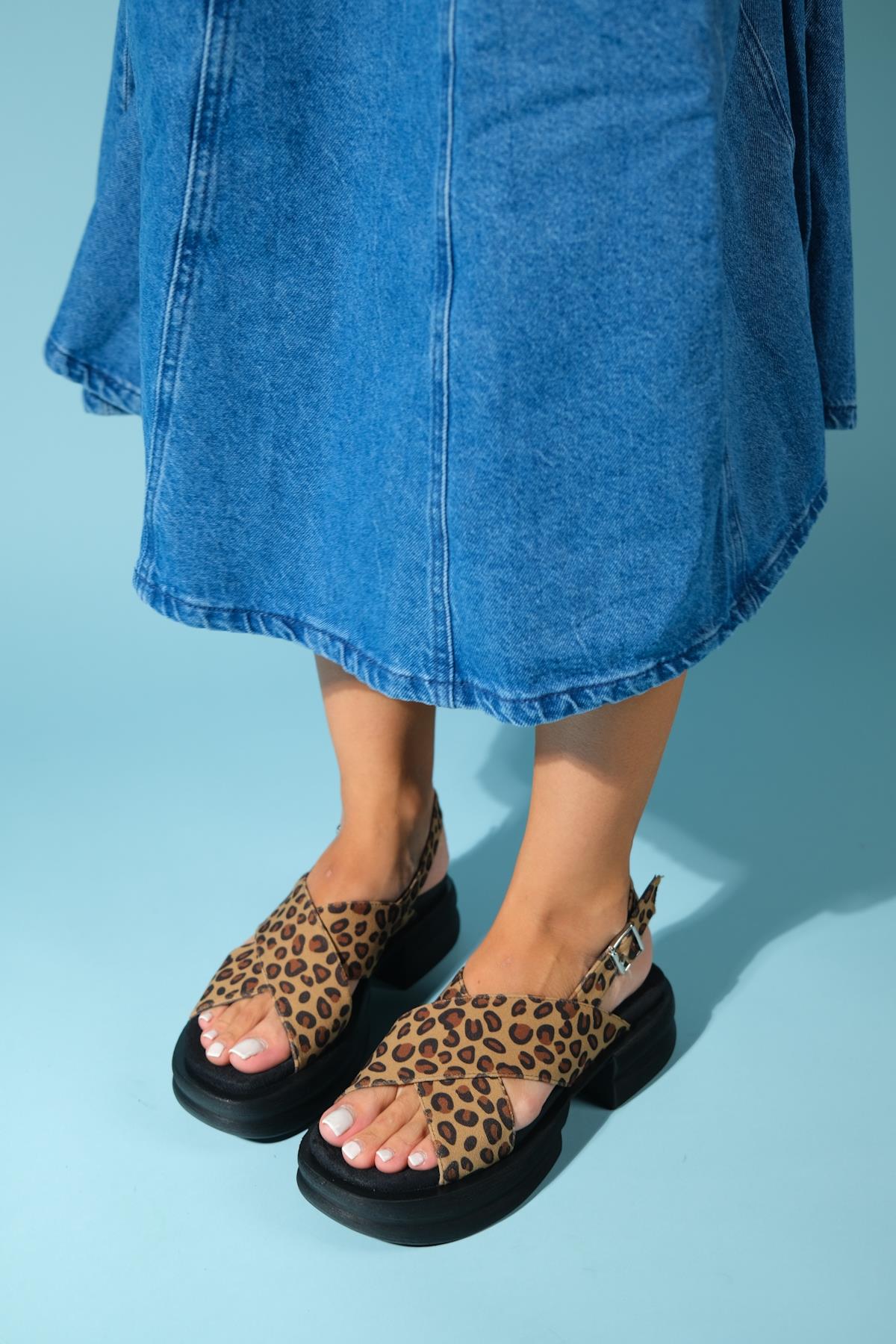 Lungo Leopard Cross‑Strap Wedge Sandal – product view 10 showing leather, Vowalisse