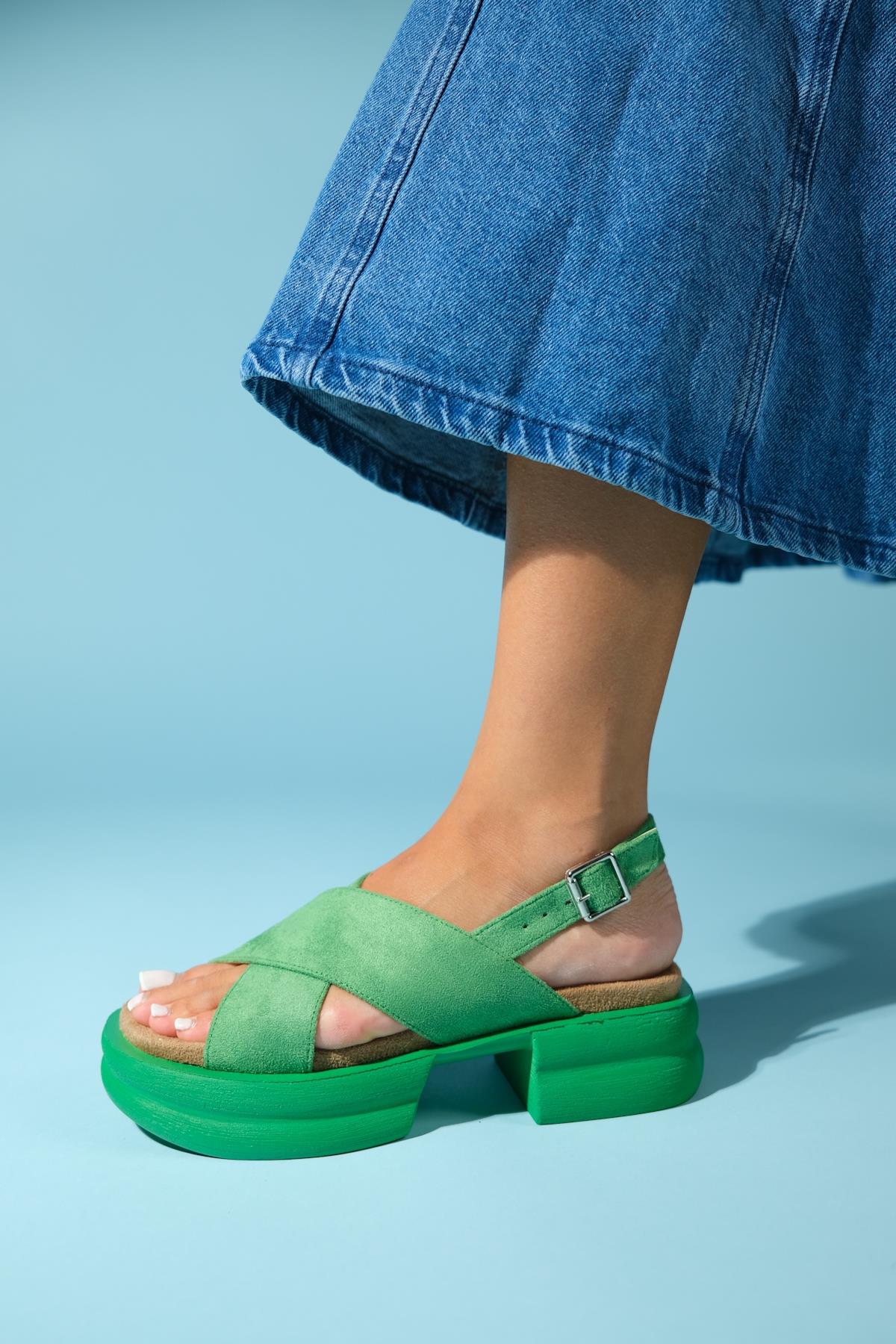 Lungo - Green Chunky Platform Sandal – detail view showing leather, green, Vowalisse