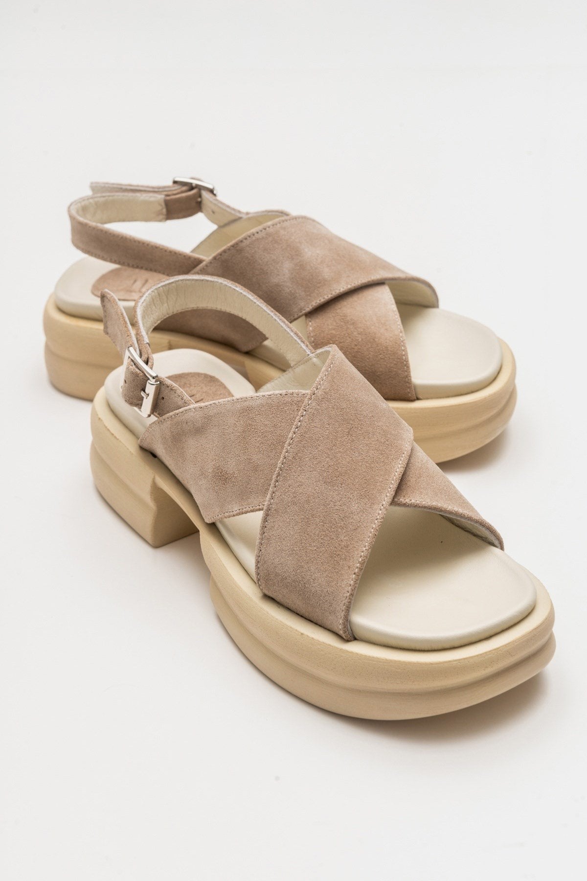 Gers - Beige Genuine Leather Sandal – front three-quarter view showing leather, Vowalisse