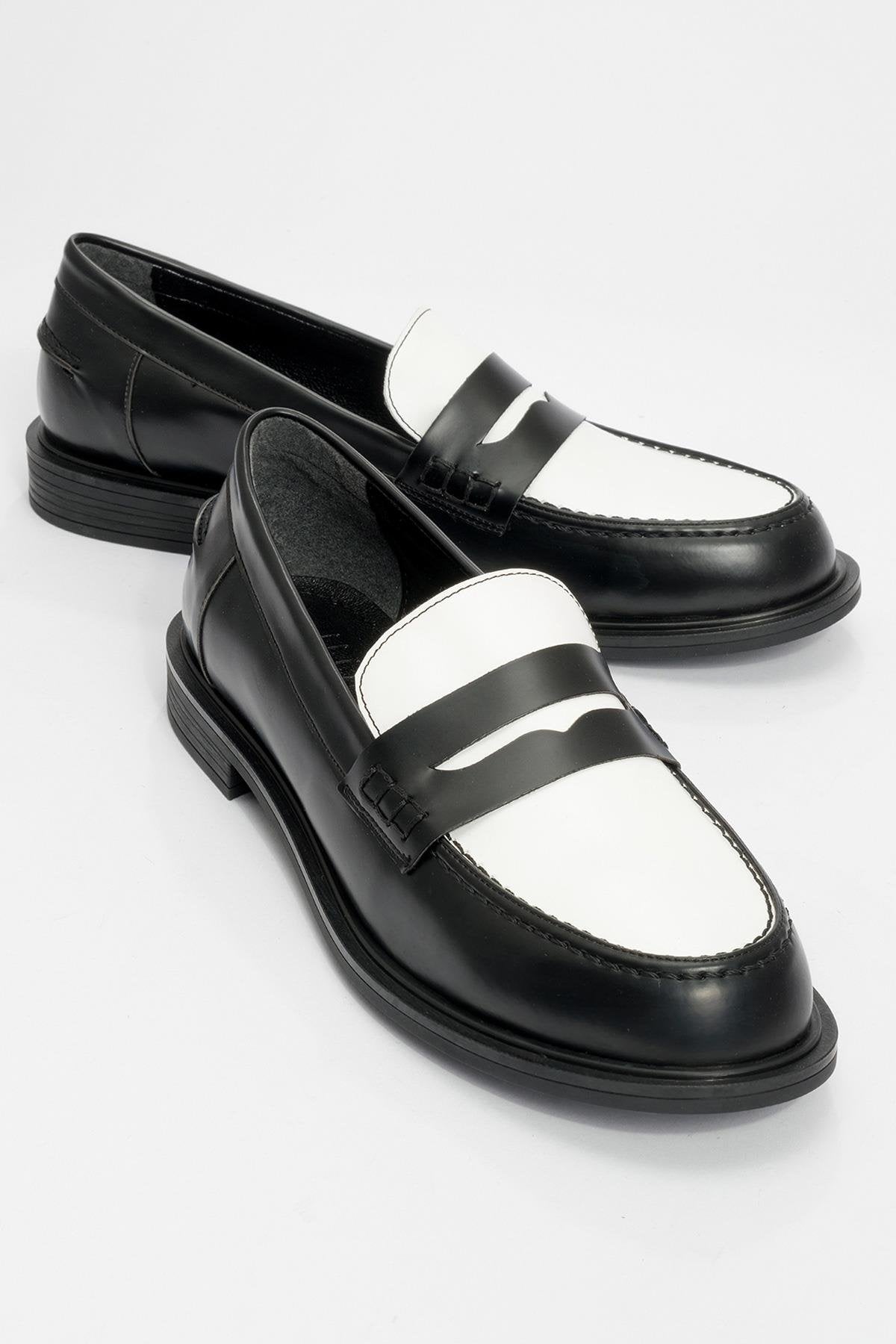 CHOOS Black Loafer – front three-quarter view showing leather, black, Vowalisse