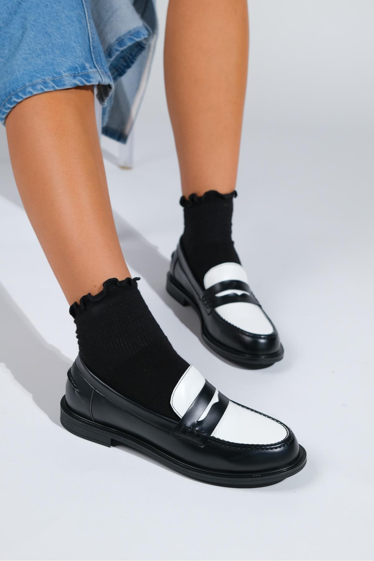 CHOOS Black Loafer – side view showing leather, black, Vowalisse