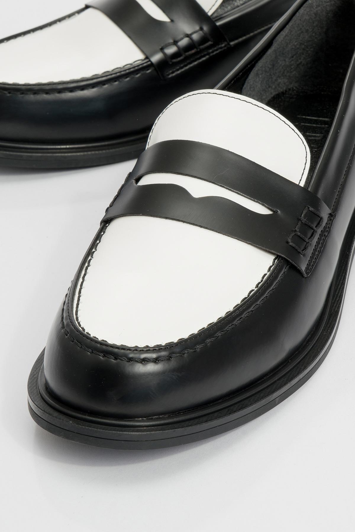 CHOOS Black Loafer – heel view showing leather, black, Vowalisse