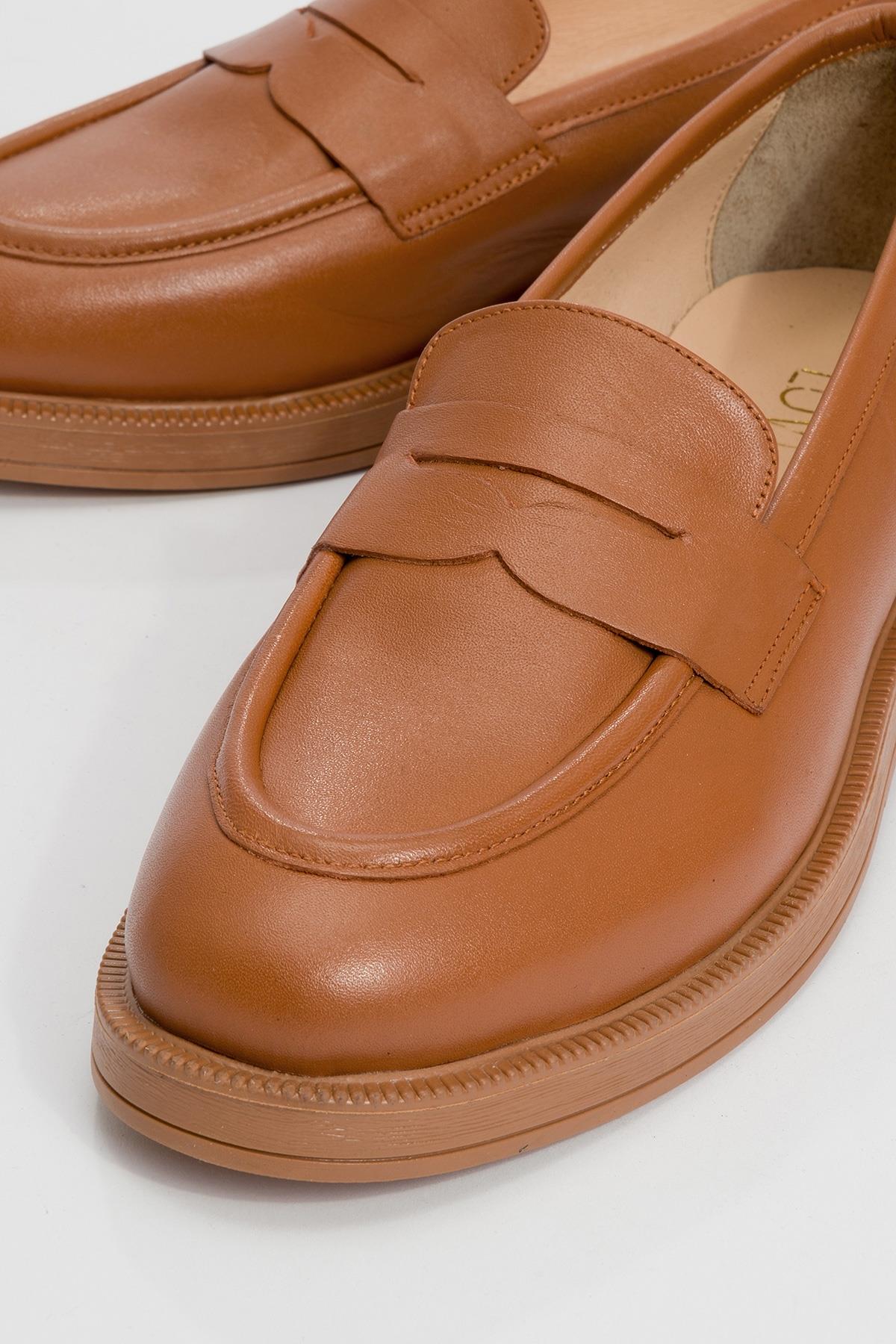 Bree - Cognac Genuine Leather Loafer – detail view showing leather, Vowalisse