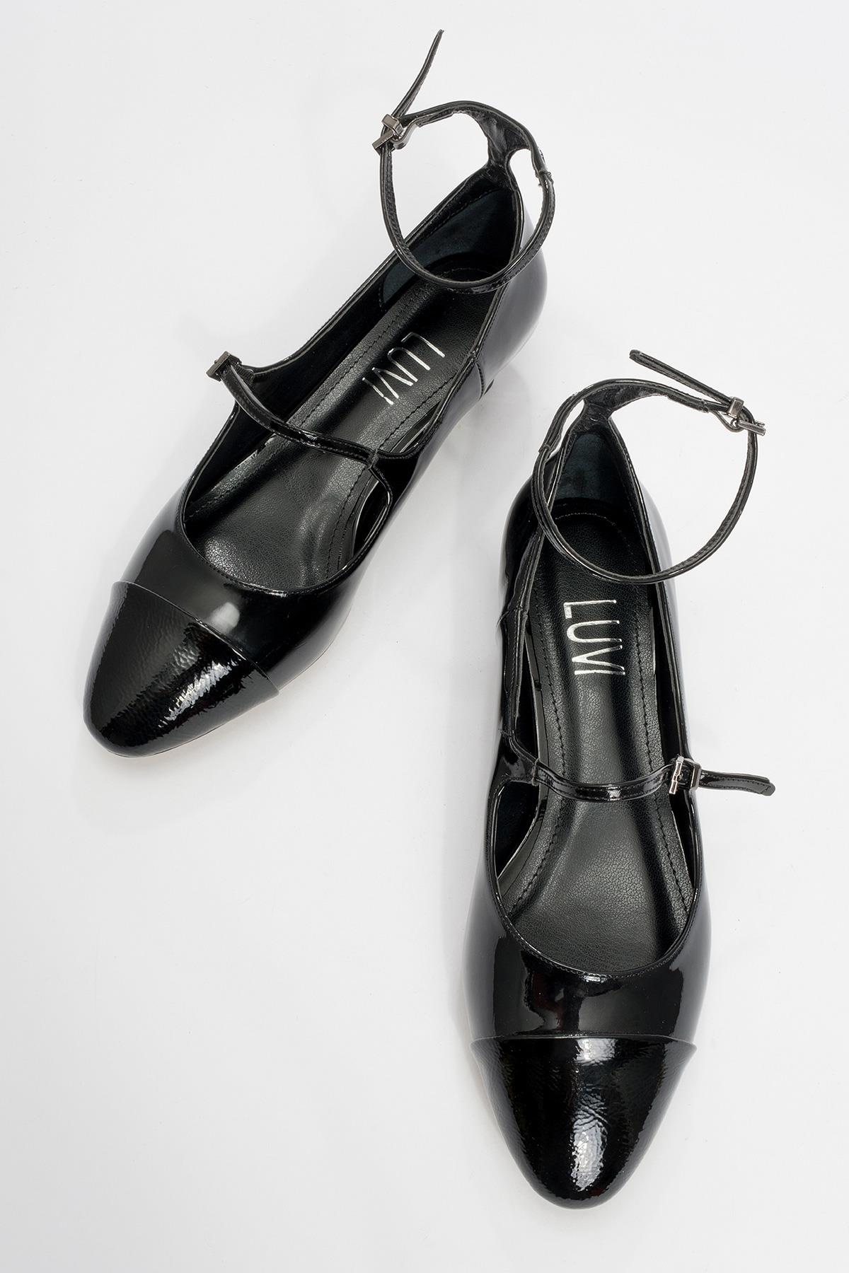 Uster - Black Patent Low Block Heel Shoe – side view showing leather, black, Vowalisse