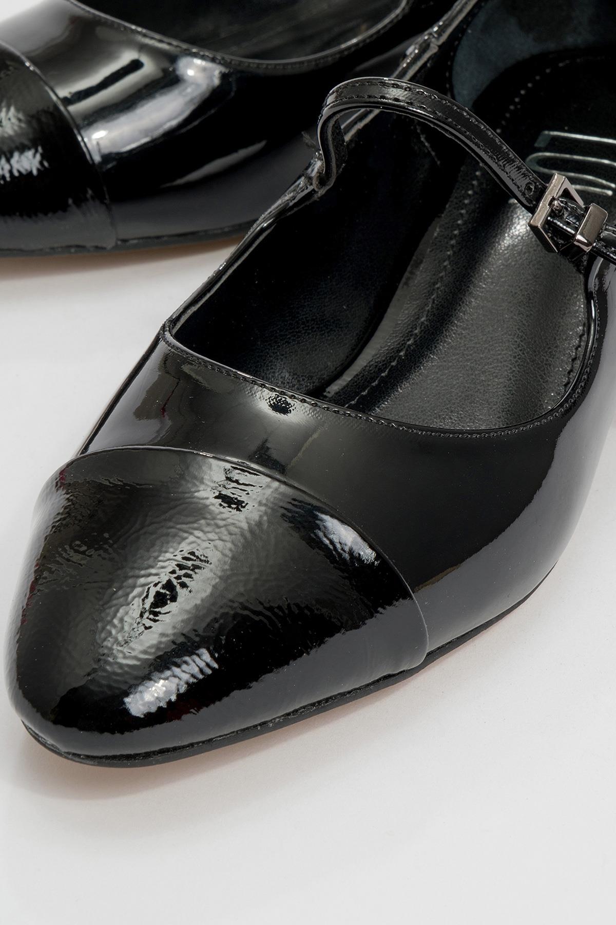Uster - Black Patent Low Block Heel Shoe – detail view showing leather, black, Vowalisse
