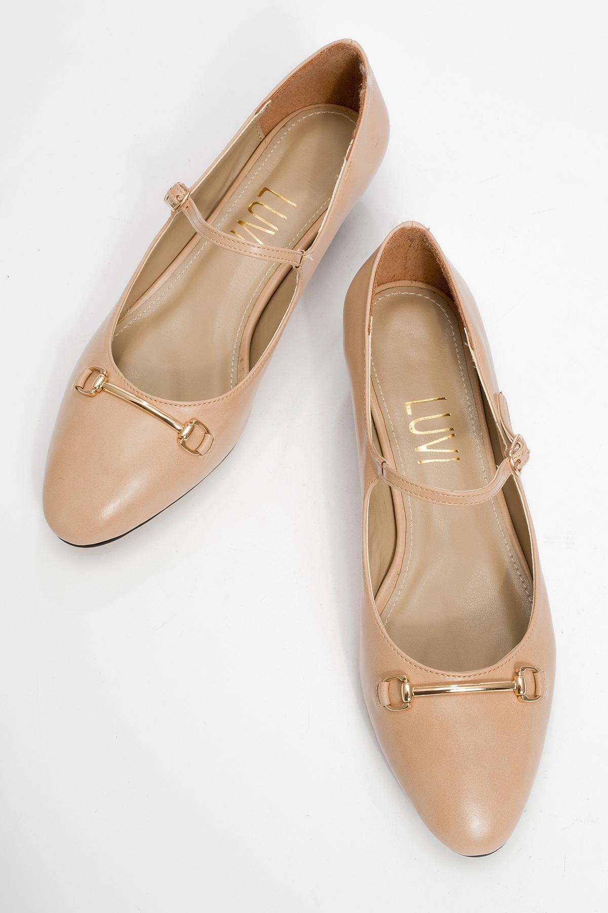 Ojen - Beige Low Heel Shoe – side view showing leather, Vowalisse