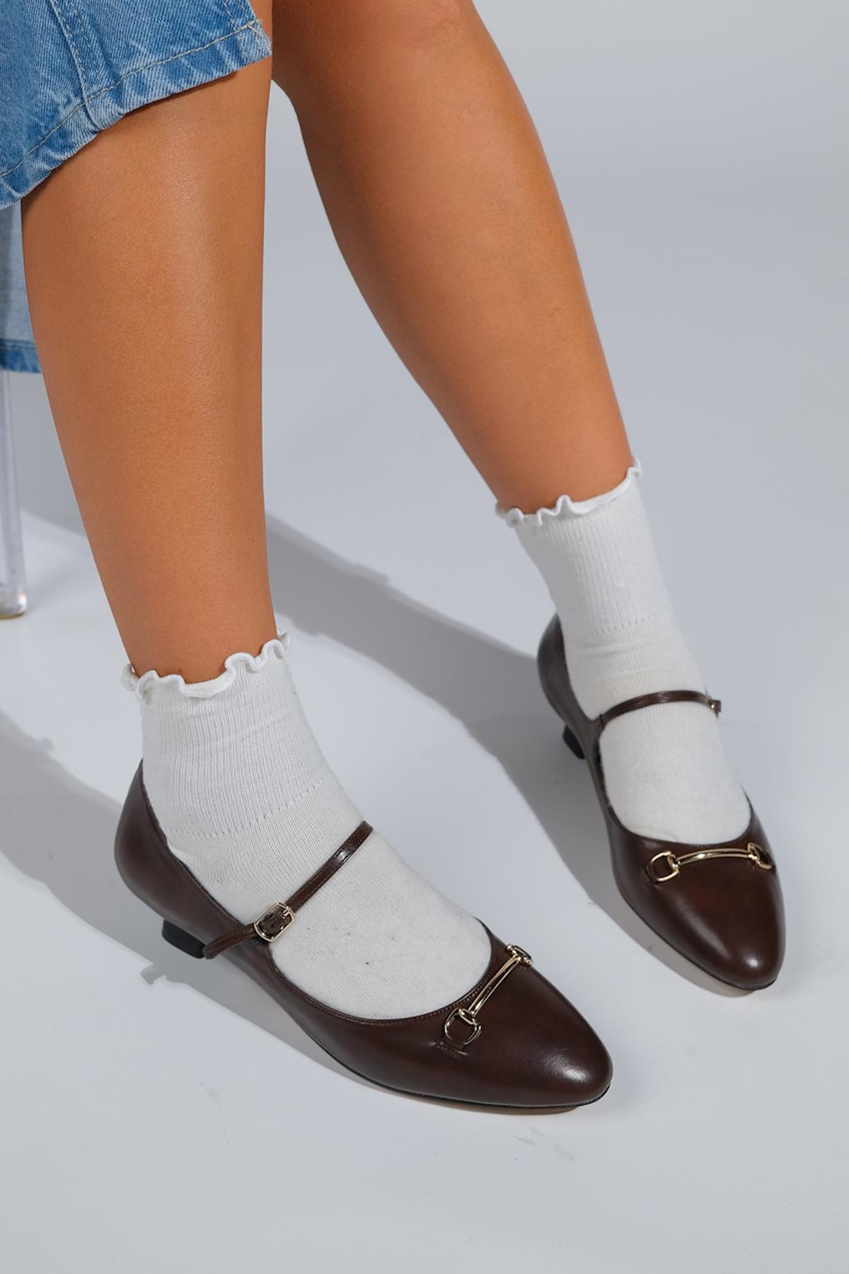 Ojen - Brown Low Heel Shoe – back view showing leather, Vowalisse