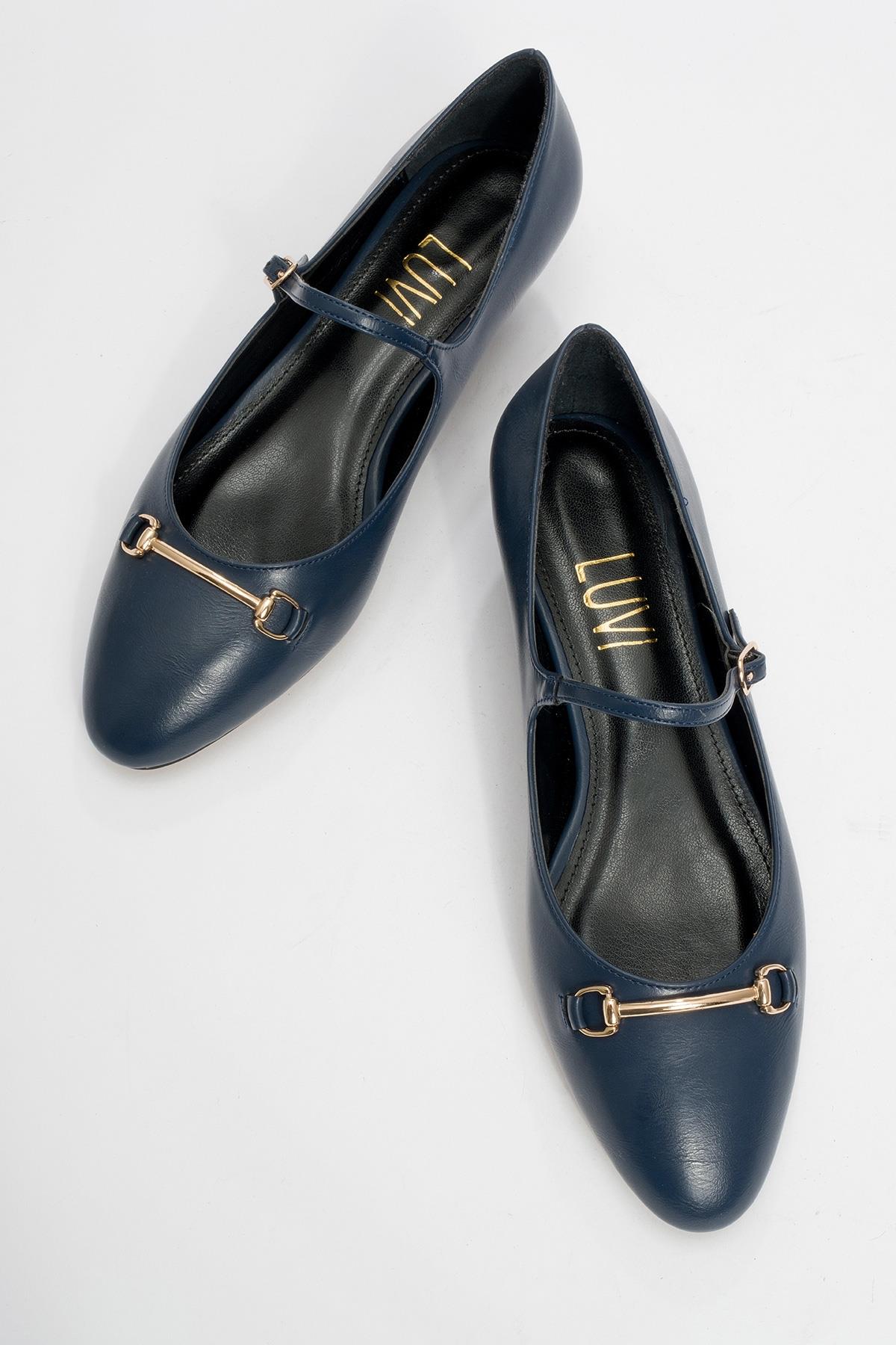 Ojen - Navy Low Heel Shoe – side view showing leather, Vowalisse