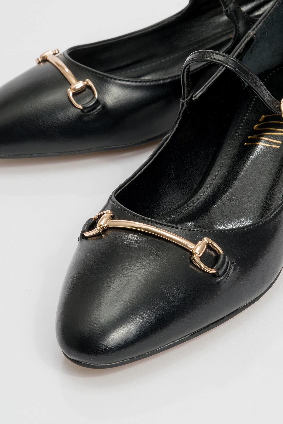 Ojen - Black Low Heel Shoe – detail view showing leather, black, Vowalisse