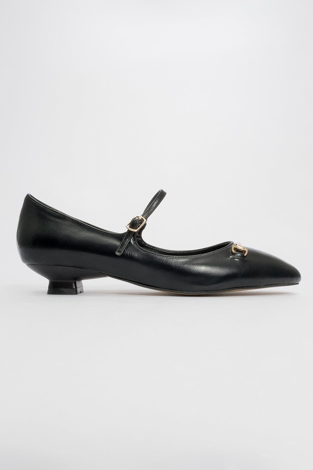 Ojen - Black Low Heel Shoe – heel view showing leather, black, Vowalisse