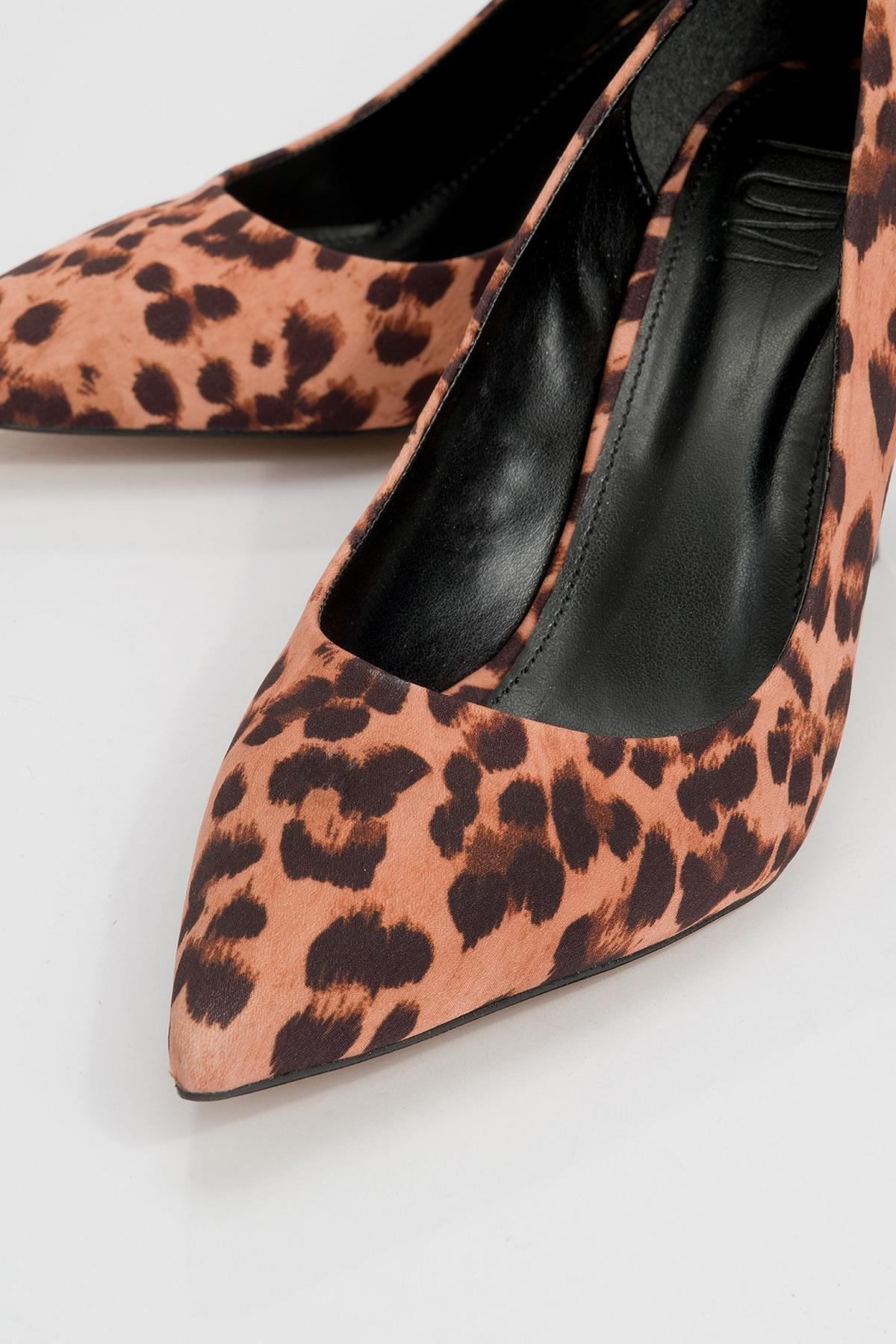 Calse - Black And Yellow Patterned Heeled Shoe – detail view showing leather, black, Vowalisse