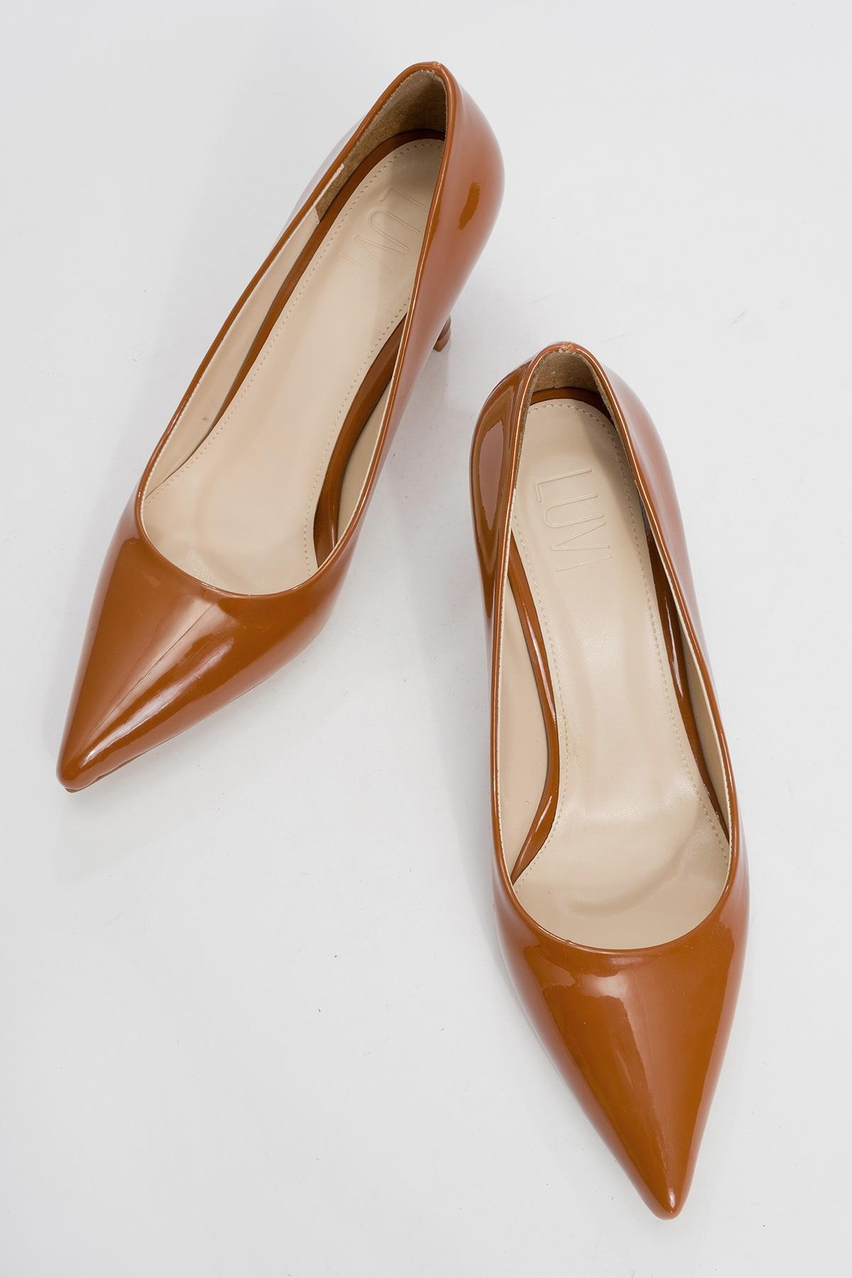 Calse - Cognac Patent Heeled Shoe – side view showing leather, Vowalisse