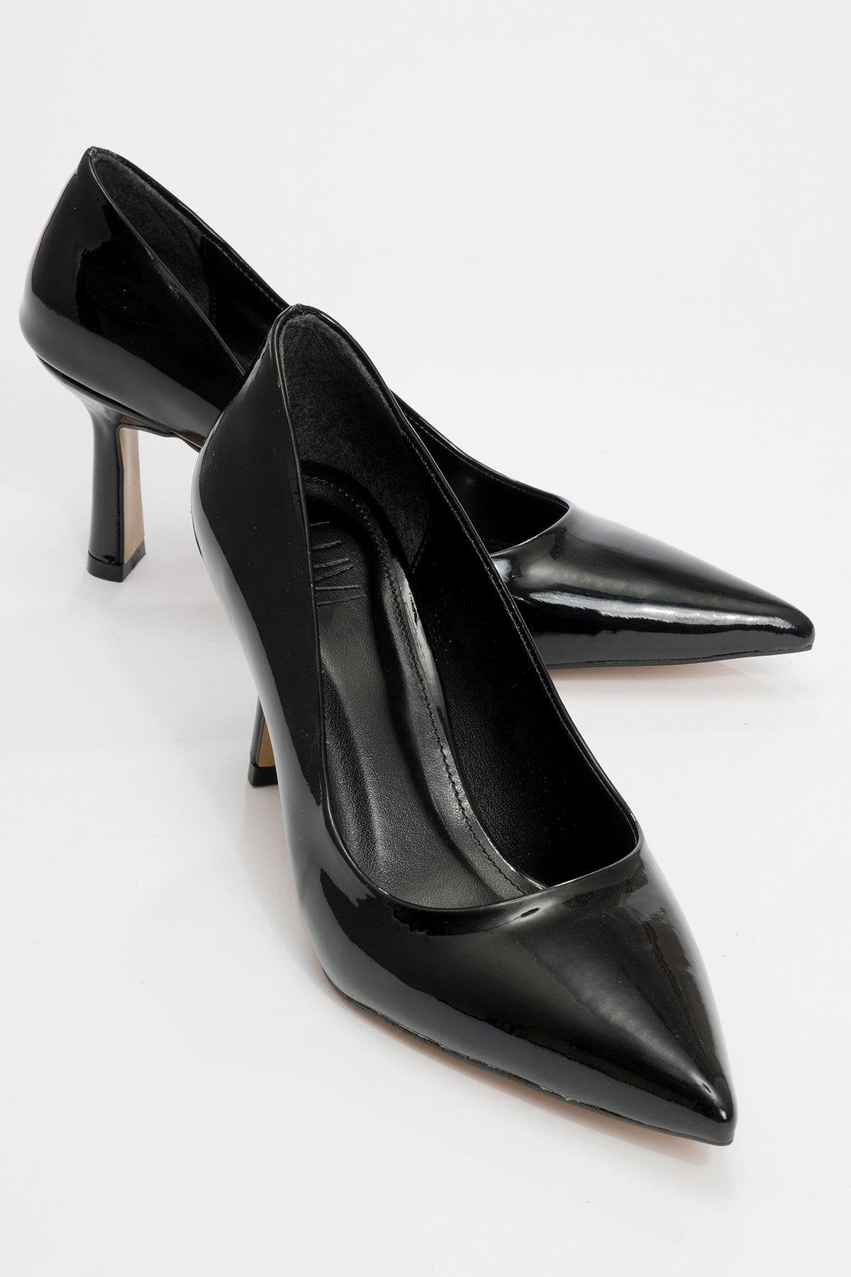 Calse - Black Patent Heeled Shoe – front three-quarter view showing leather, black, Vowalisse