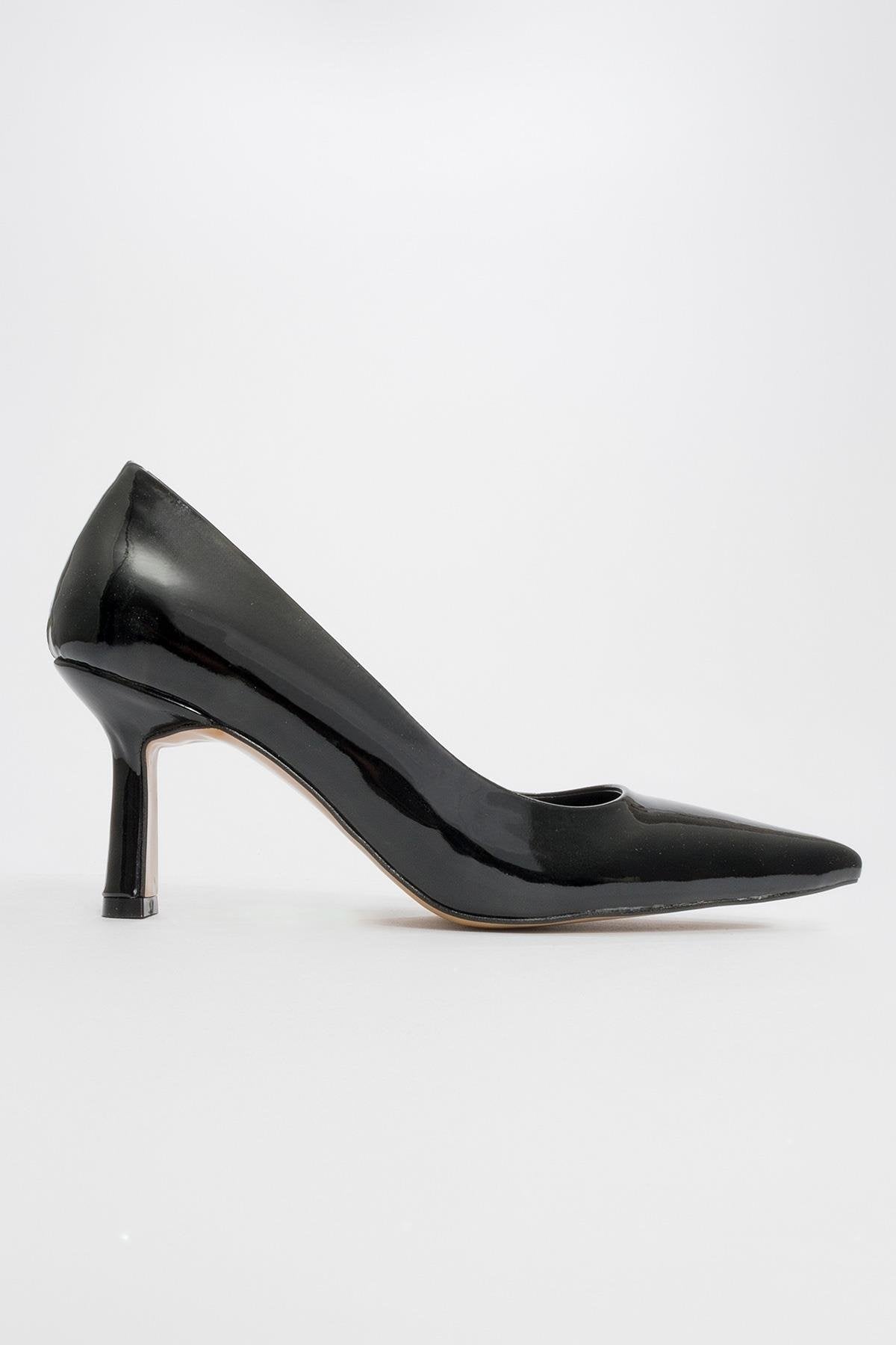 Calse - Black Patent Heeled Shoe – heel view showing leather, black, Vowalisse