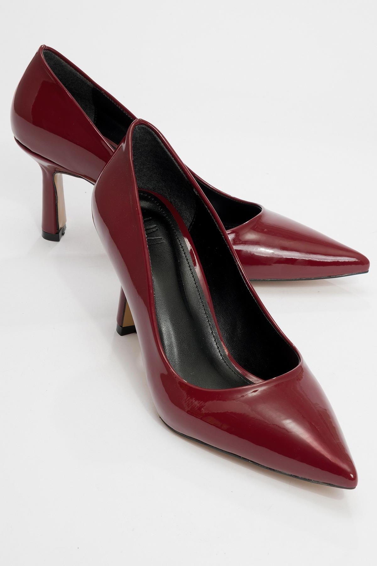Calse - Burgundy Patent Heeled Shoe – front three-quarter view showing leather, Vowalisse