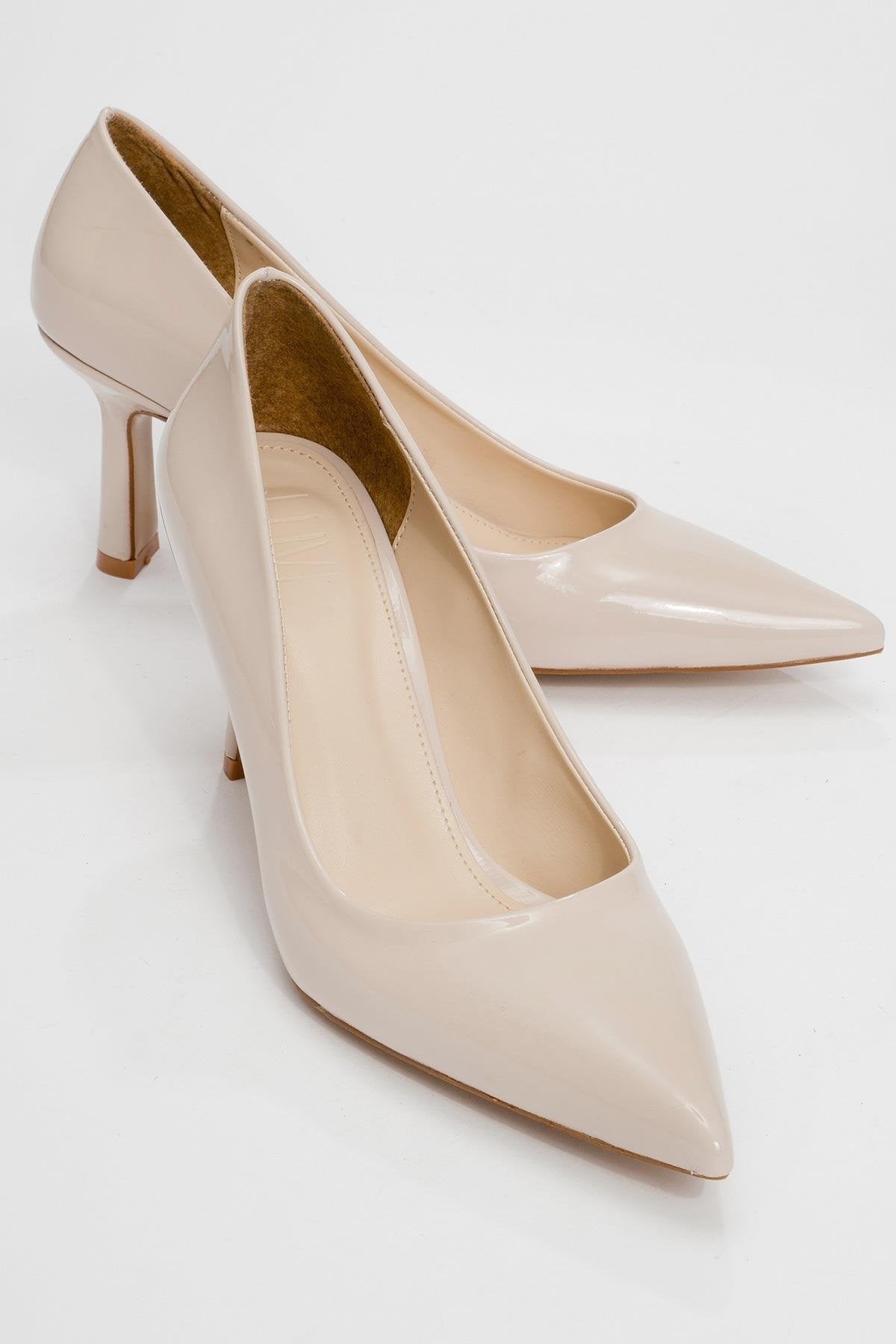 Calse - Beige Heeled Shoe – front three-quarter view showing leather, Vowalisse