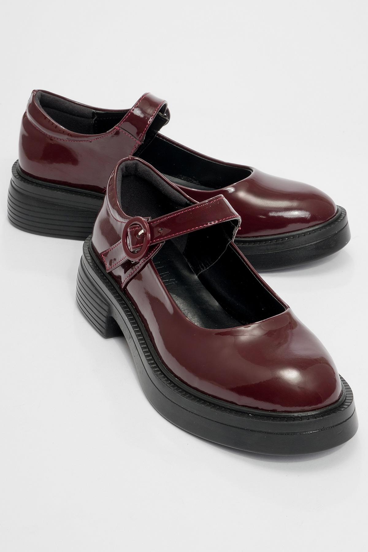 Petric - Burgundy Loafer – front three-quarter view showing leather, Vowalisse