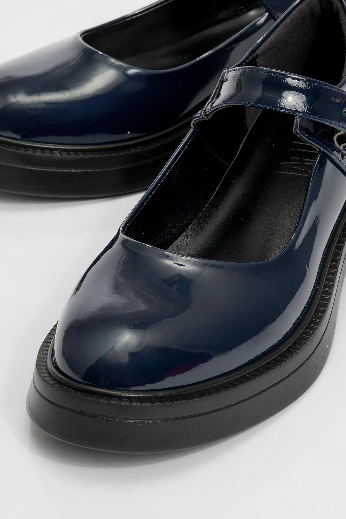 Petric - Navy Patent Loafer – detail view showing leather, Vowalisse
