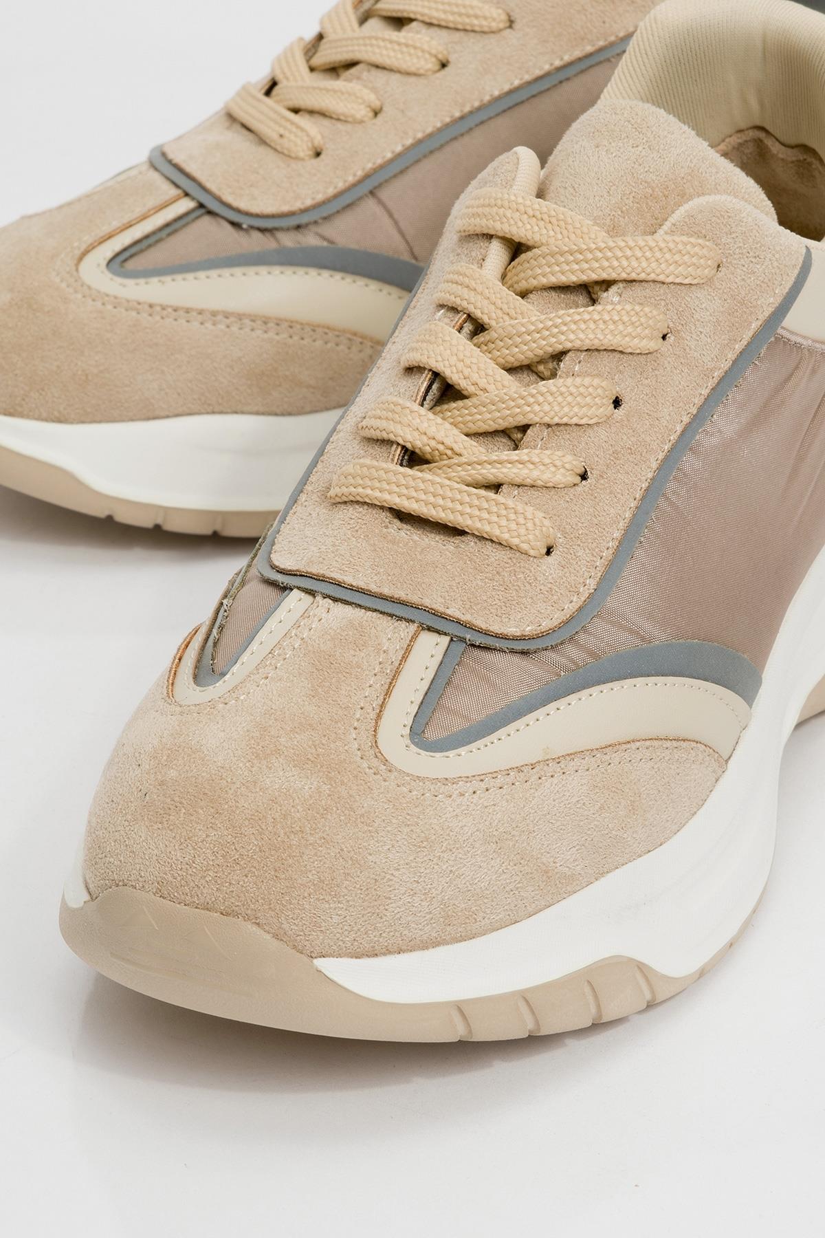 Doch - Beige Parachute Sneaker – detail view showing leather, Vowalisse