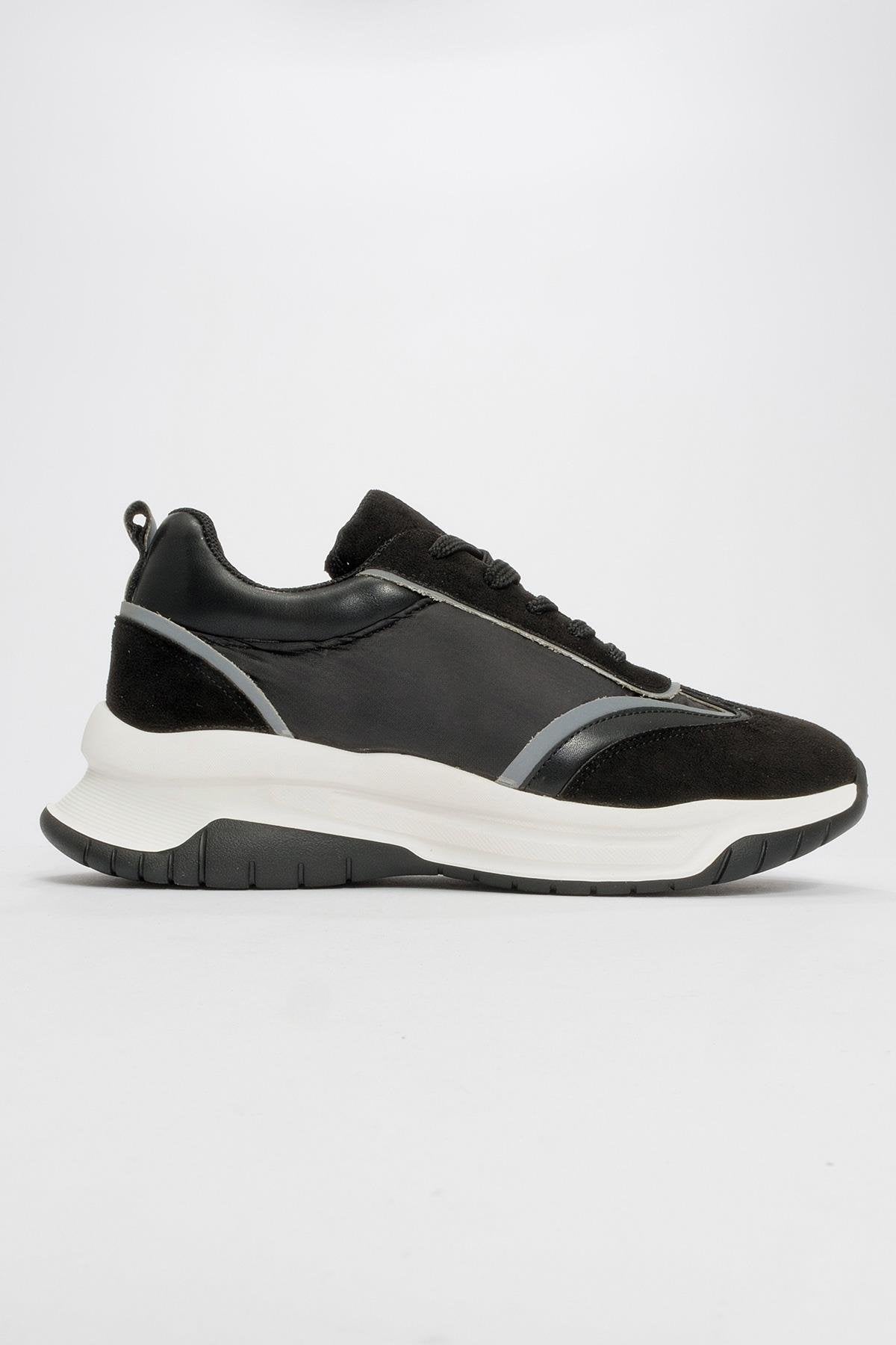 Doch - Black Parachute Sneaker – heel view showing leather, black, Vowalisse
