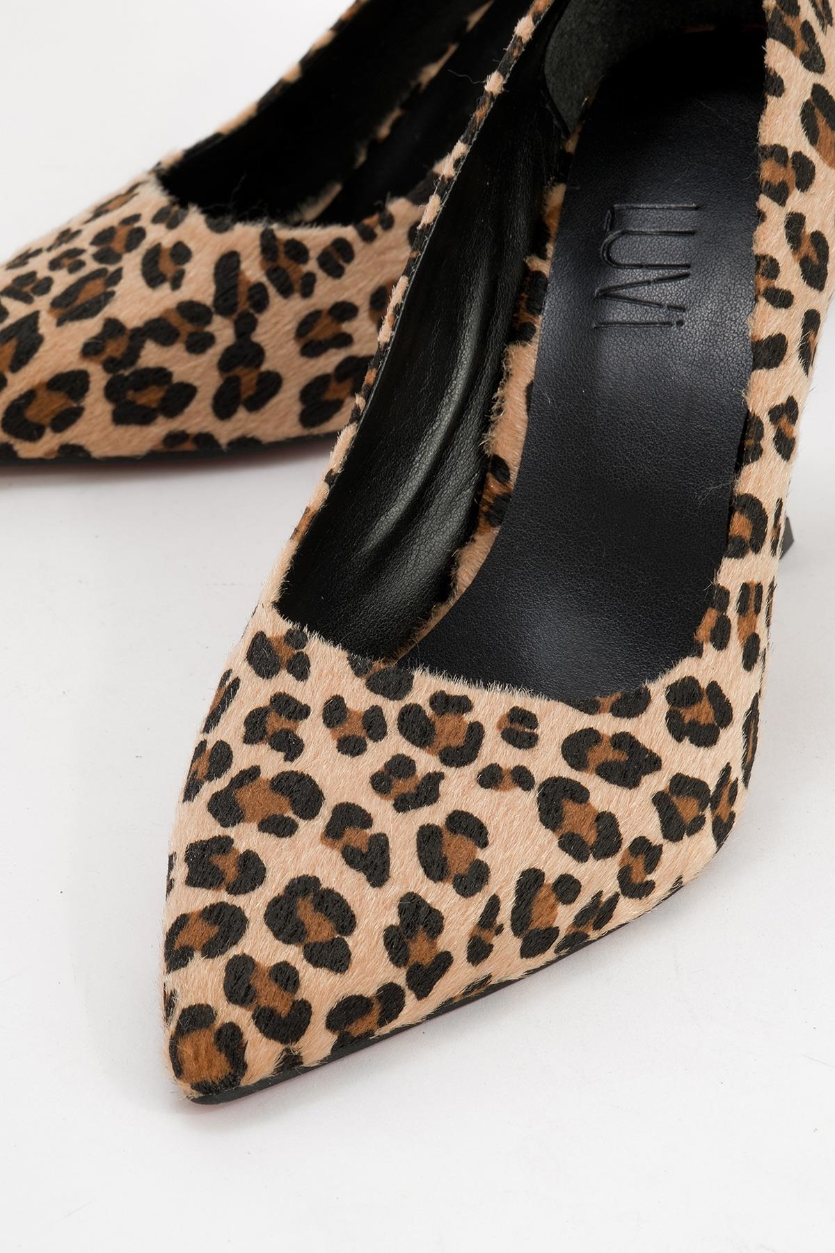 Forest Leopard Pointed Toe Pump – detail view showing leather, Vowalisse