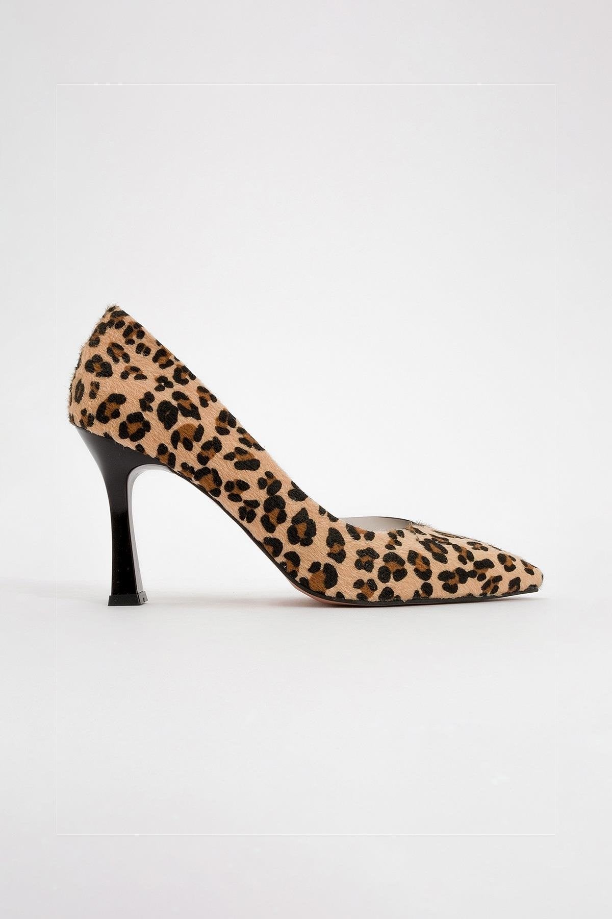 Ursula - Black And Yellow Patterned Heeled Shoe – heel view showing leather, black, Vowalisse