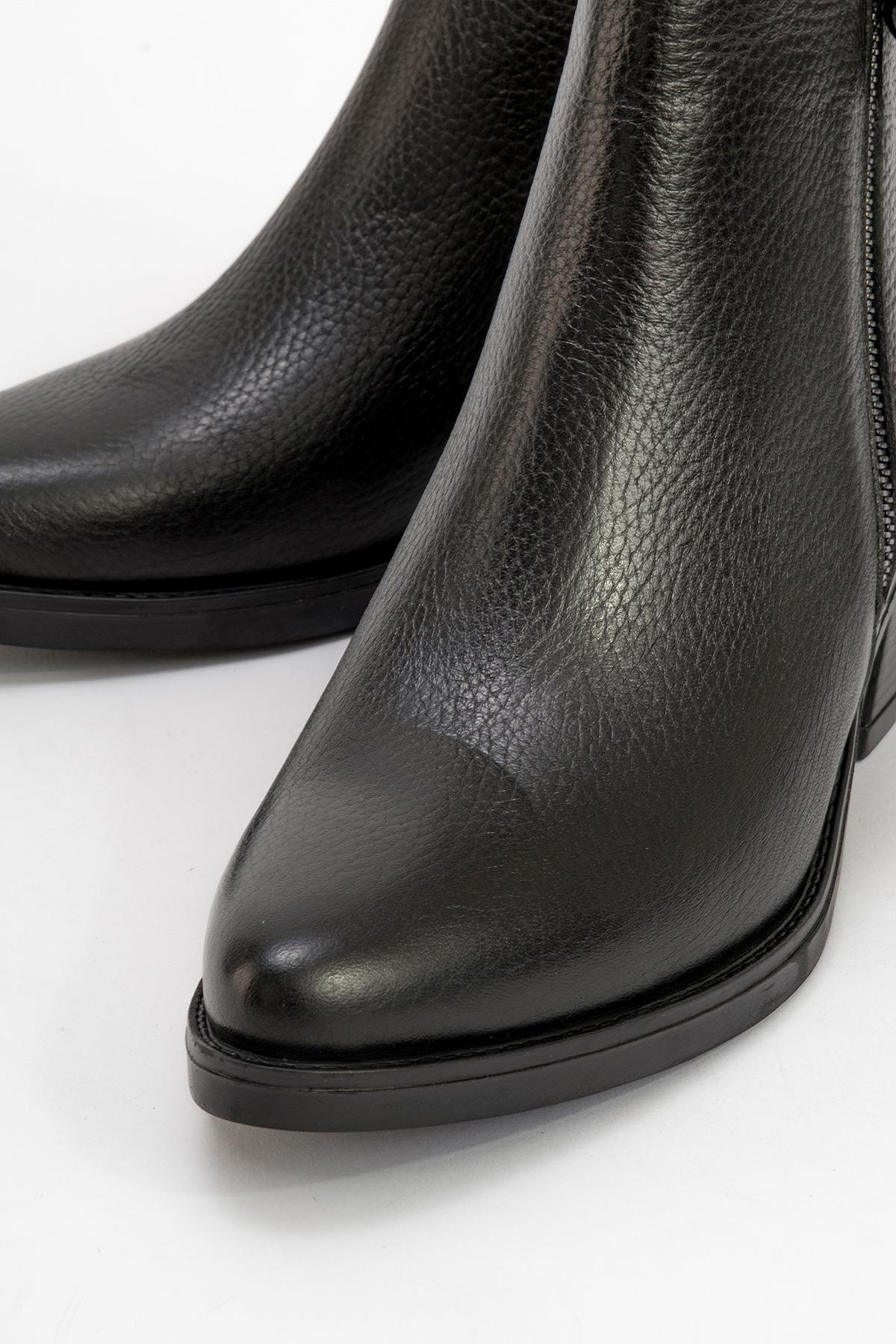 JAYER Black Leather Double-Zip Block Heel Boot – detail view showing leather, black, red, Vowalisse