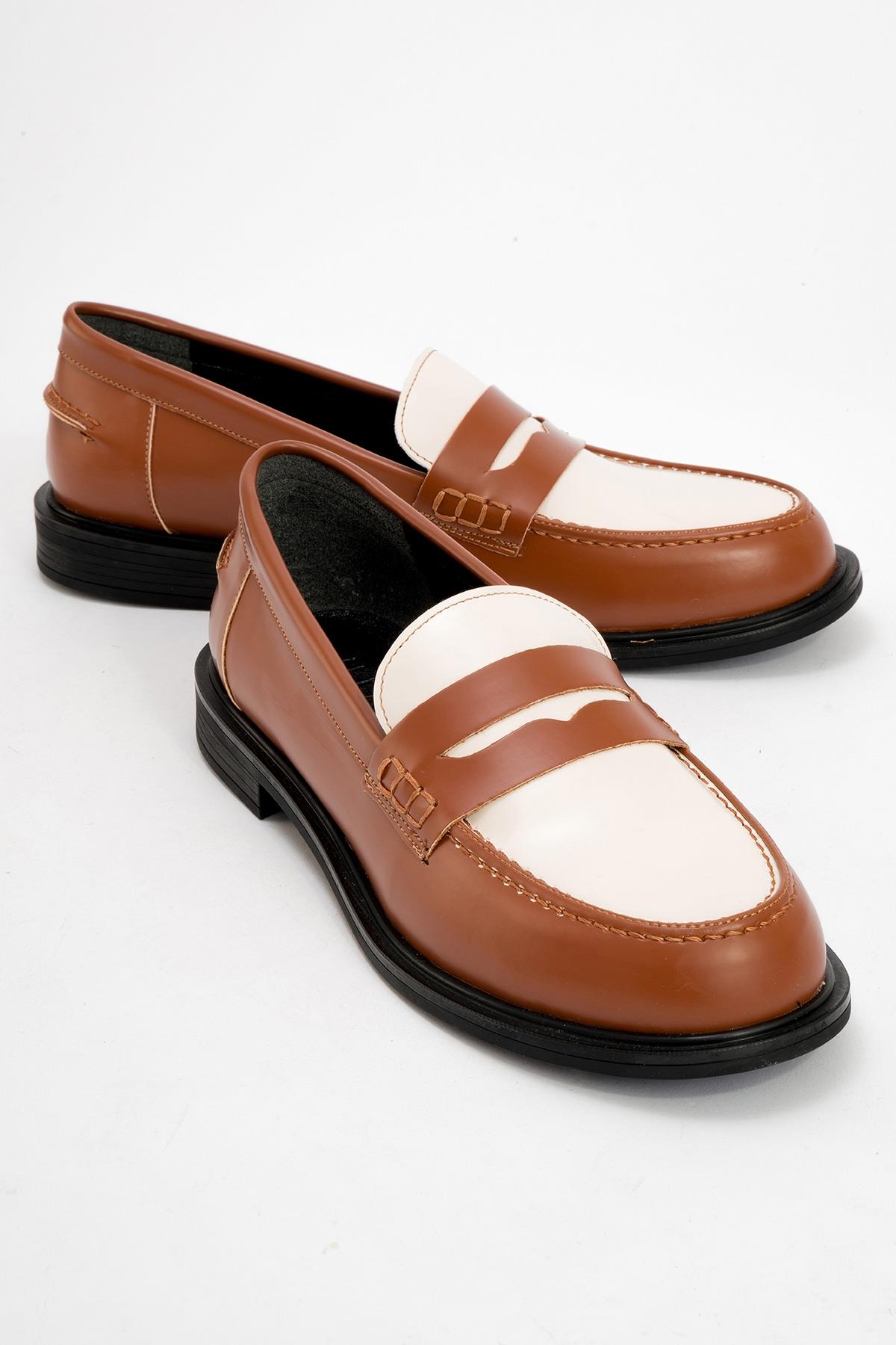 CHOOS Cognac Brown Loafer – front three-quarter view showing leather, Vowalisse
