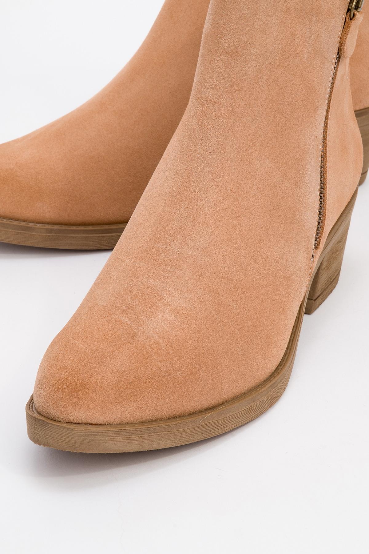 JAYER Dark Beige Leather Double-Zip Block Heel Boot – detail view showing leather, red, Vowalisse