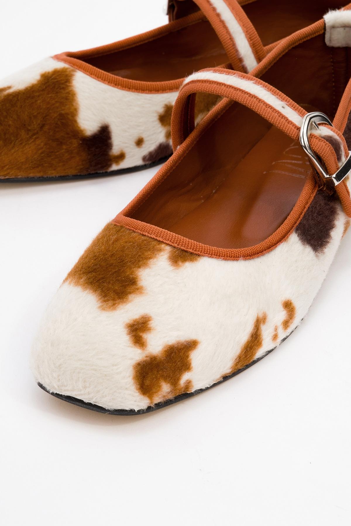 Cruze - Cognac Patterned Ballet Flat – detail view showing leather, Vowalisse