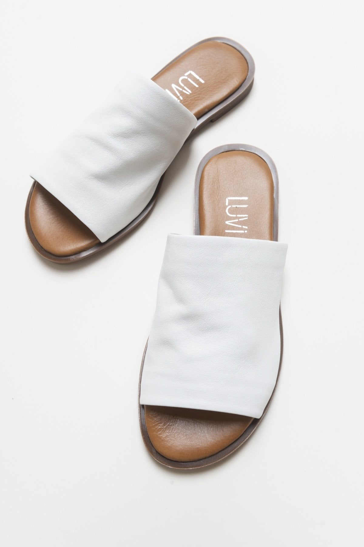 Clau - White Leather Sandal – detail view showing leather, white, Vowalisse