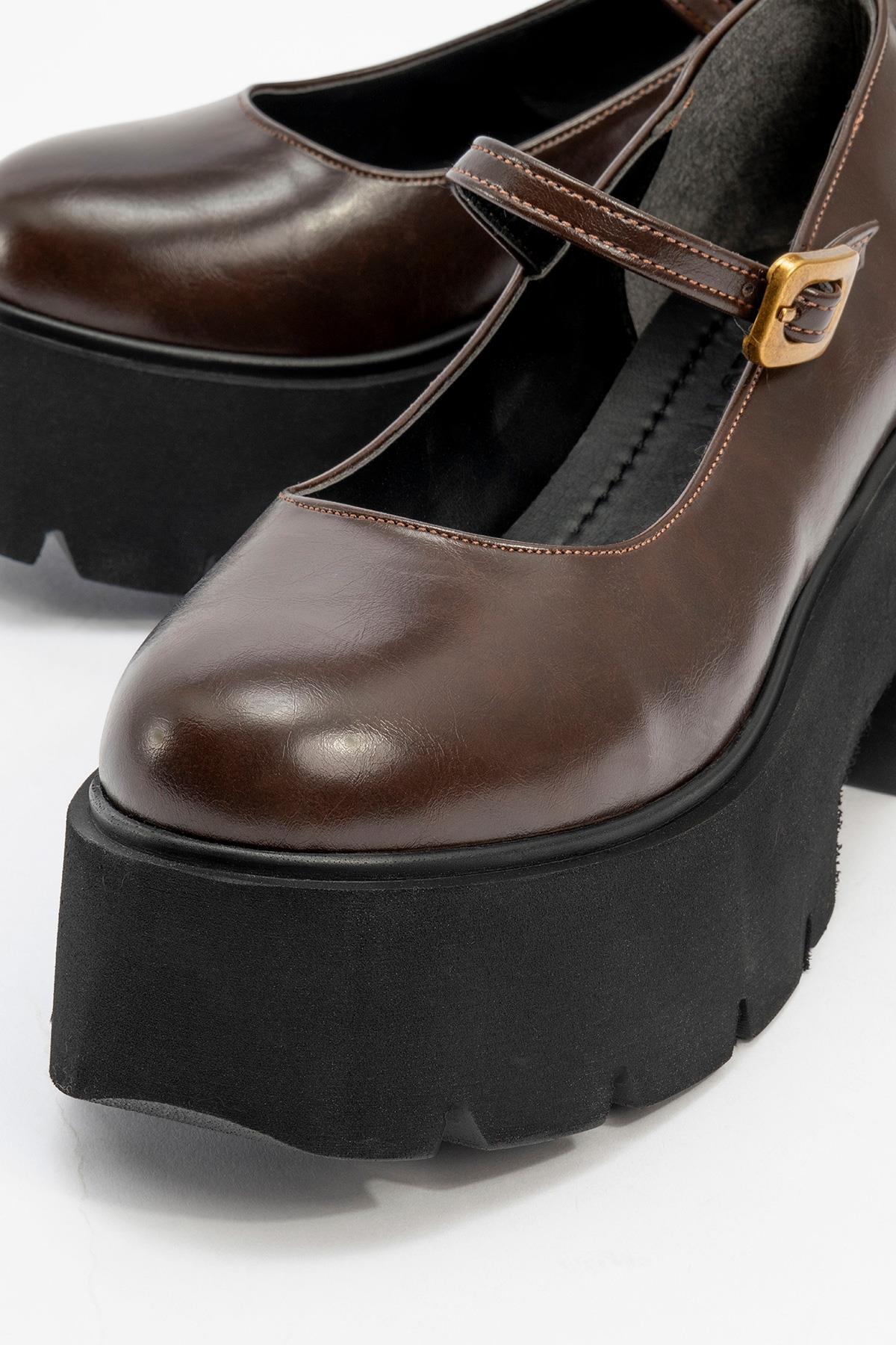 Linley Brown Platform Loafer – detail view showing leather, gold, Vowalisse