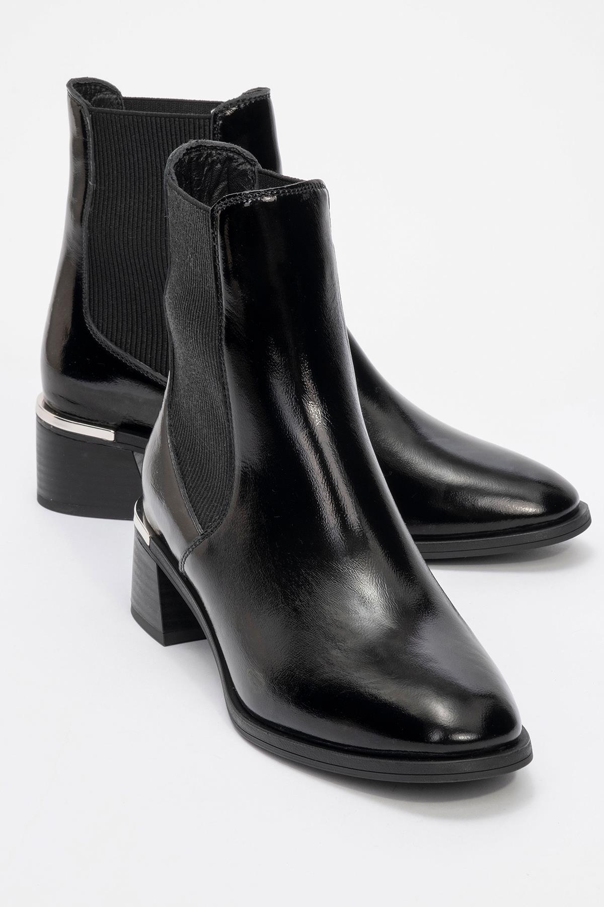 Neiva Black Patent Leather Chelsea Boot – front three-quarter view showing leather, black, red, Vowalisse