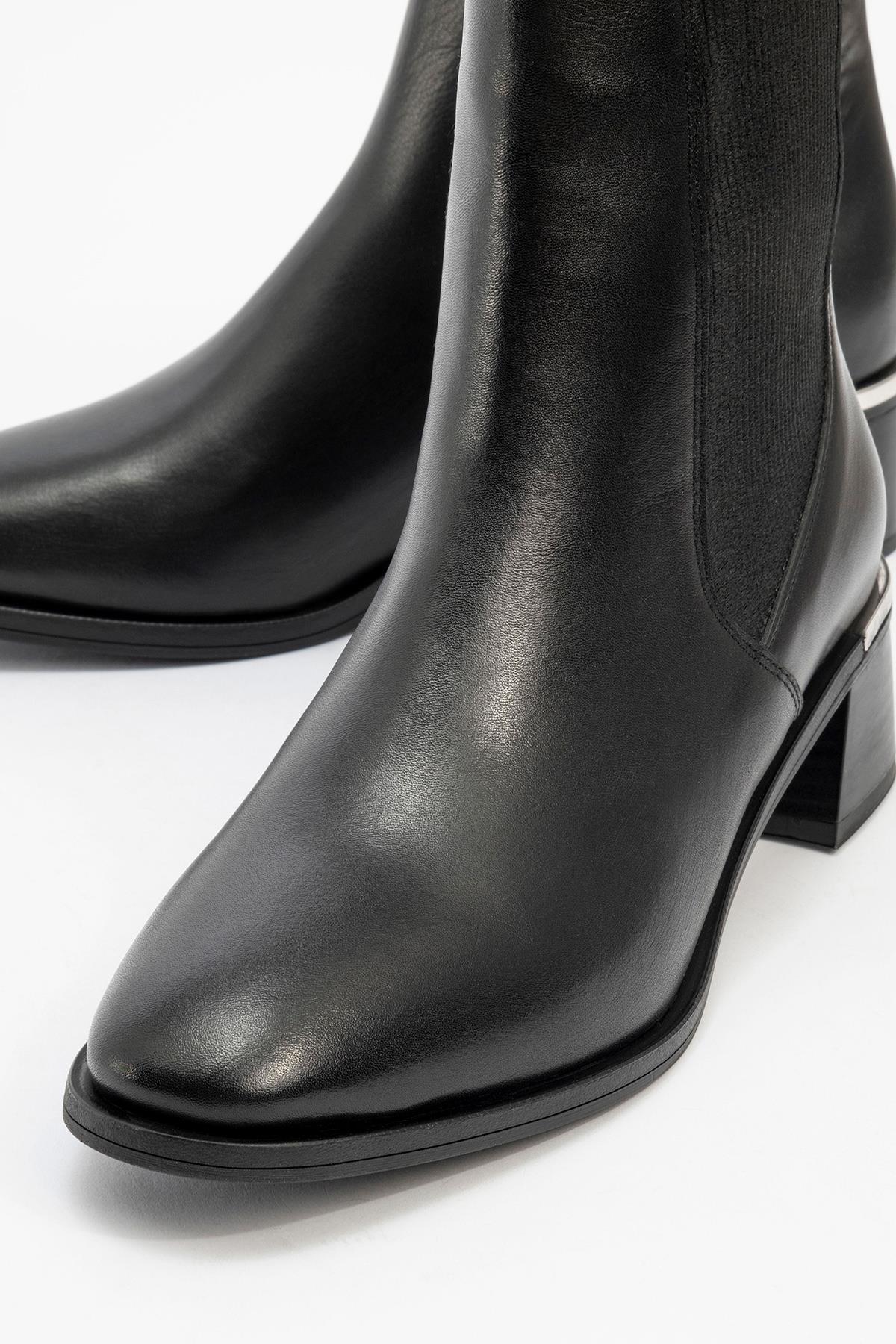 Neiva Black Leather Chelsea Boot – detail view showing leather, black, red, Vowalisse