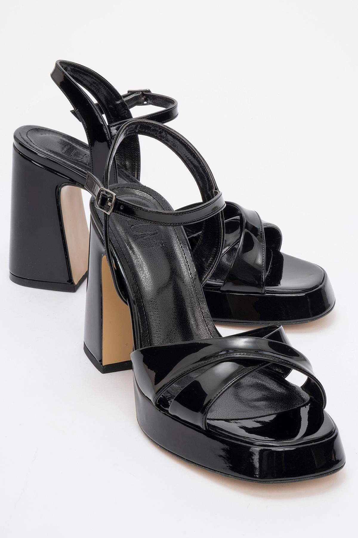 Lello - Black Patent Platform Pump – front three-quarter view showing leather, black, Vowalisse