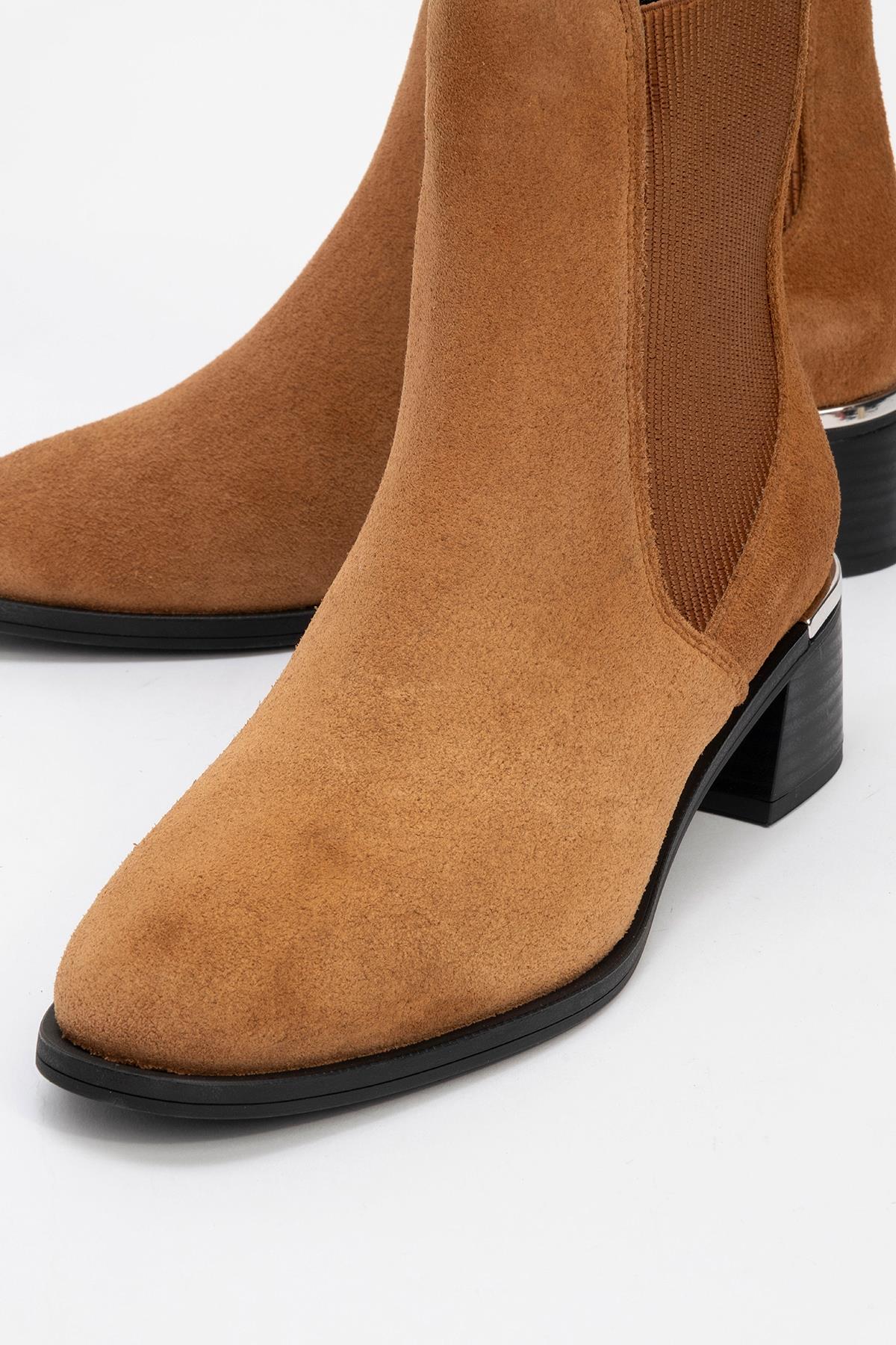 Neiva Cognac Brown Suede Leather Chelsea Boot – detail view showing leather, suede, red, Vowalisse