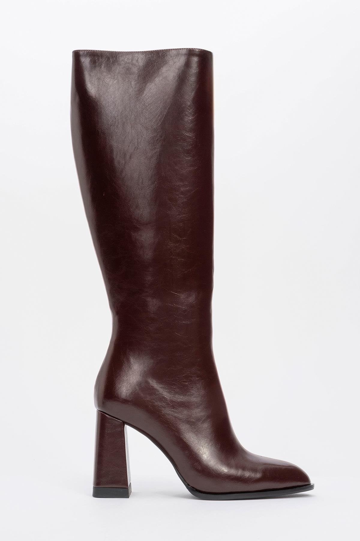 Decer - Burgundy Heeled Boot – heel view showing leather, Vowalisse