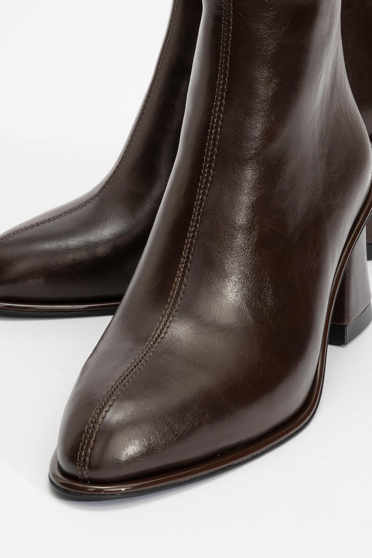 Alba - Brown Block Heel Ankle Boot – detail view showing leather, Vowalisse