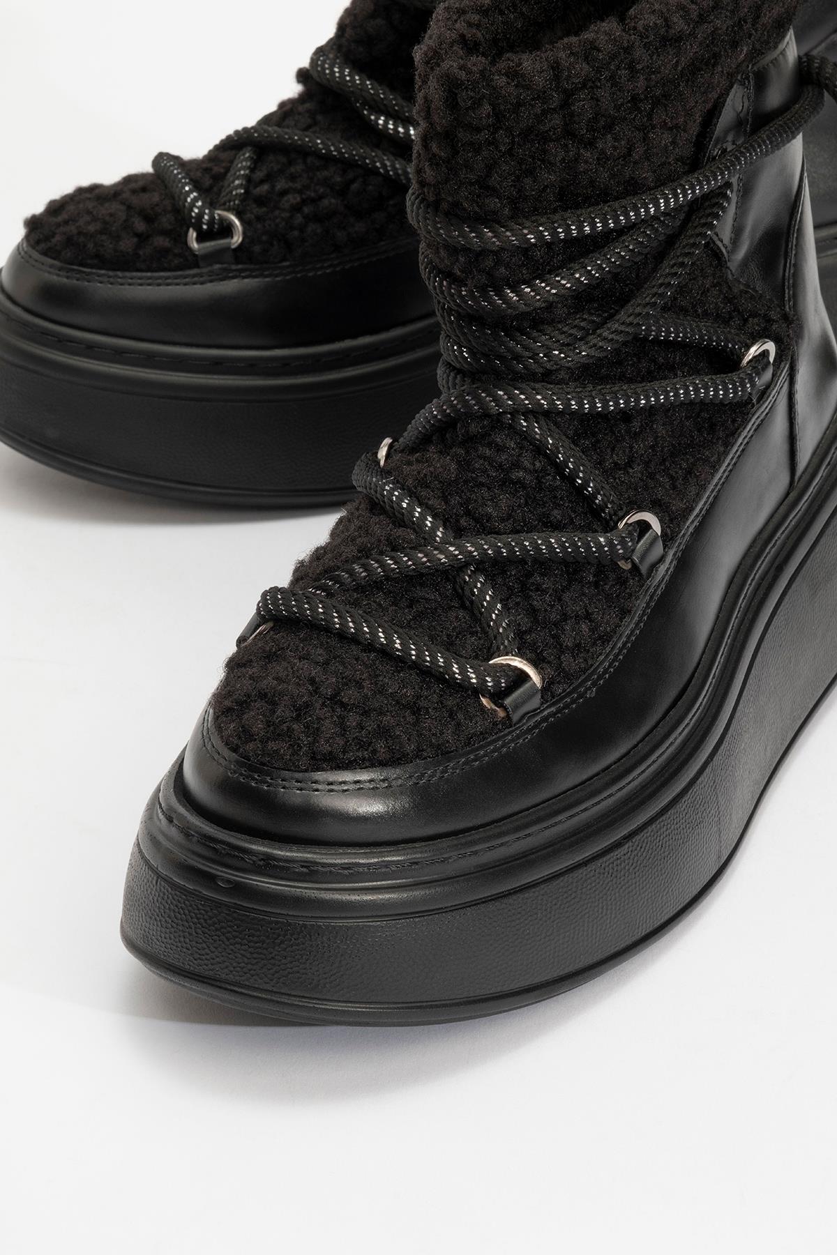 Dila Black Fur-Lined Winter Boot – detail view showing leather, black, Vowalisse