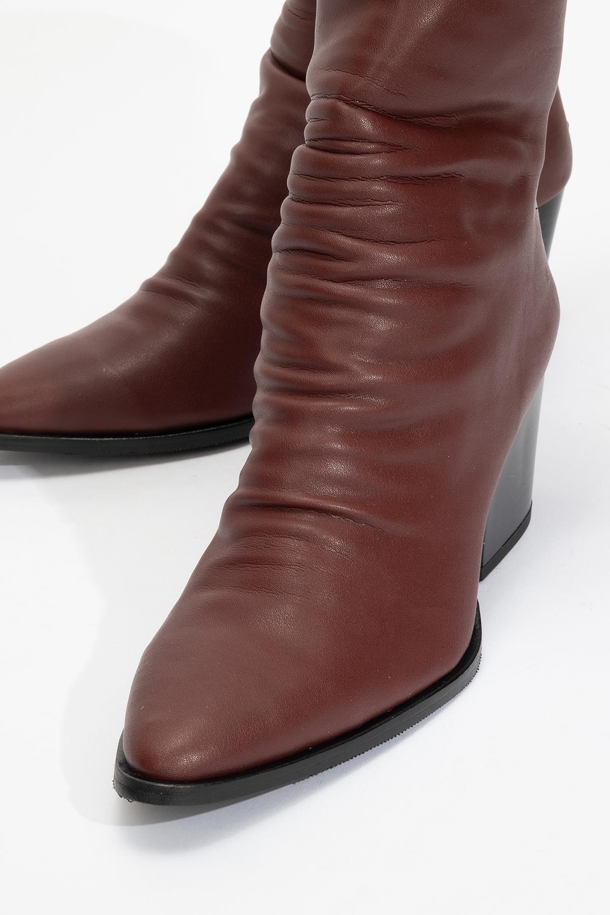 Laval - Burgundy Back-Zip Block Heel Boot – heel view showing leather, Vowalisse