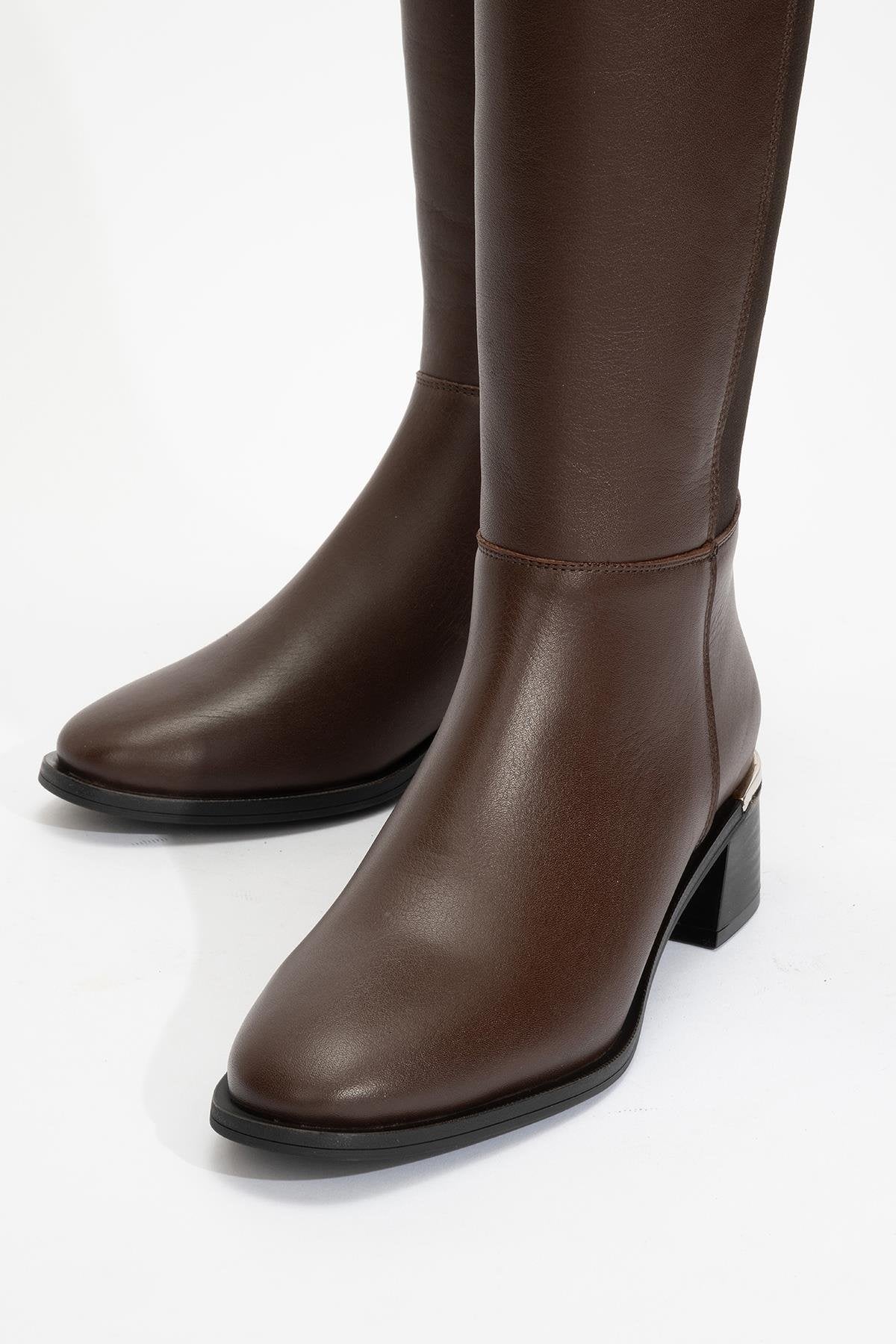 Rochos Brown Leather Boot – heel view showing leather, red, Vowalisse