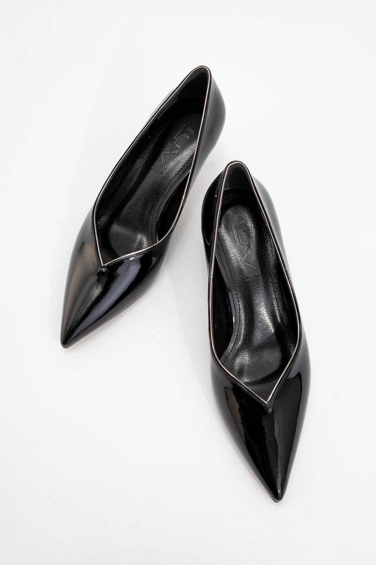 Eupho - Black Patent Platinum Low-Heel Shoe – side view showing leather, metallic, black, Vowalisse