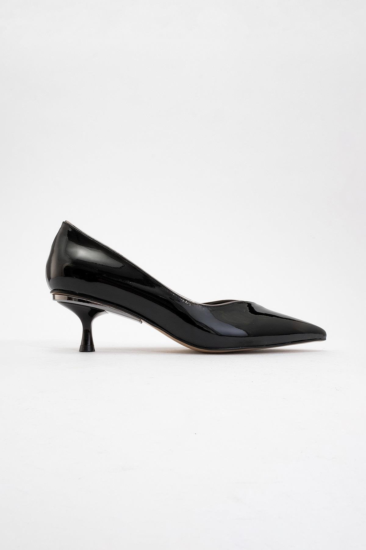Eupho - Black Patent Platinum Low-Heel Shoe – heel view showing leather, metallic, black, Vowalisse