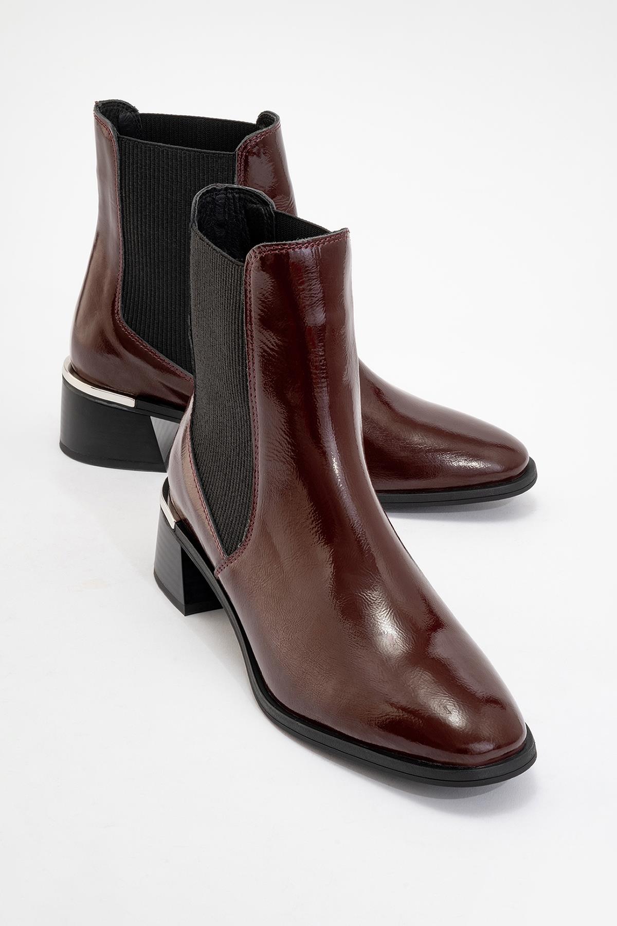Neiva Burgundy Patent Leather Chelsea Boot – front three-quarter view showing leather, red, Vowalisse