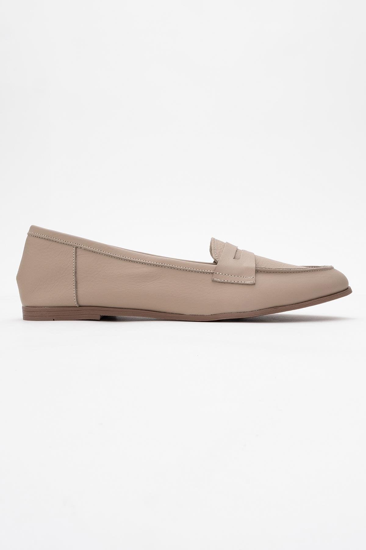 Dorothy - Beige Leather Loafers – top view showing leather, suede, Vowalisse