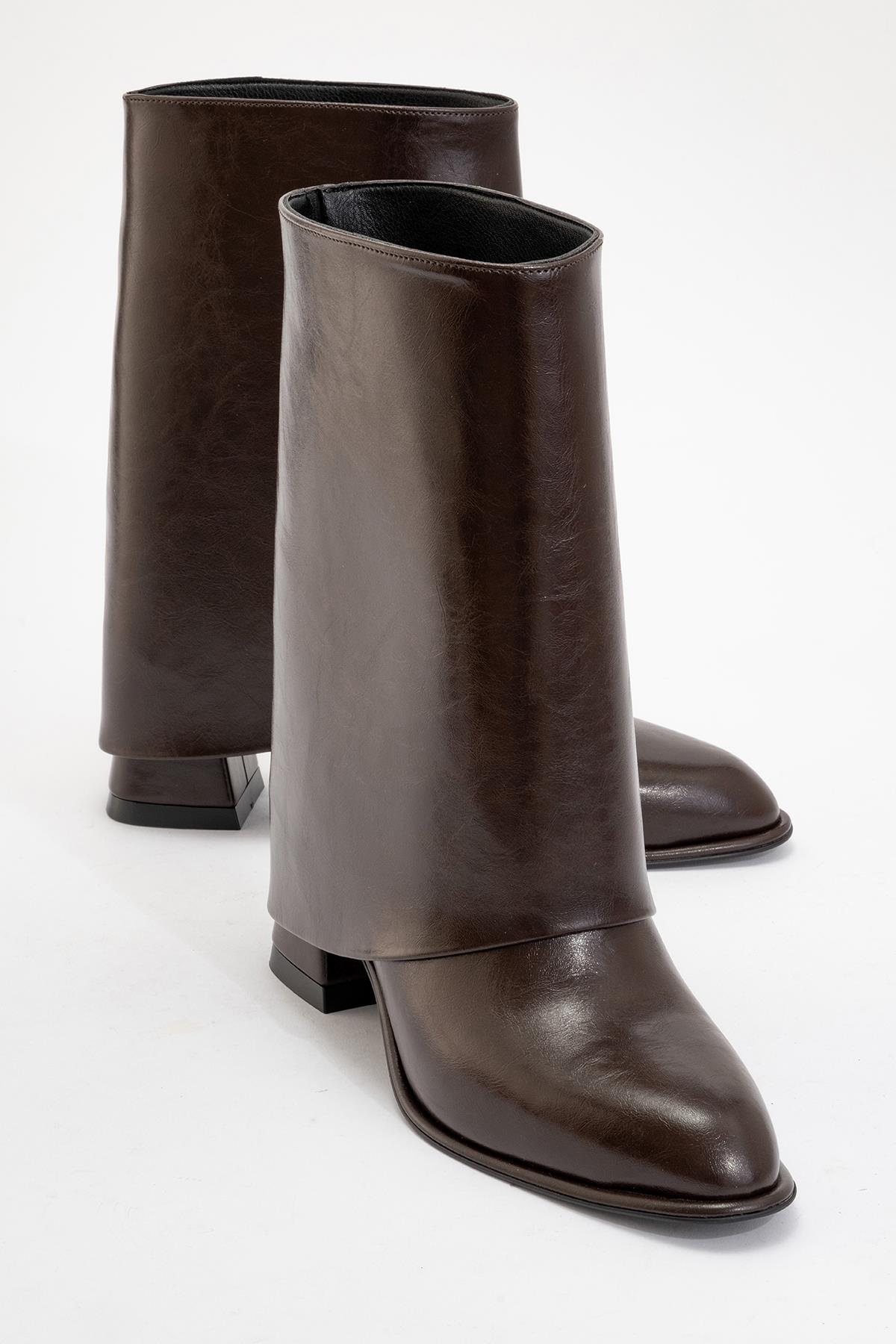 Ellas Brown Chunky Heel Boot – front three-quarter view showing leather, red, Vowalisse