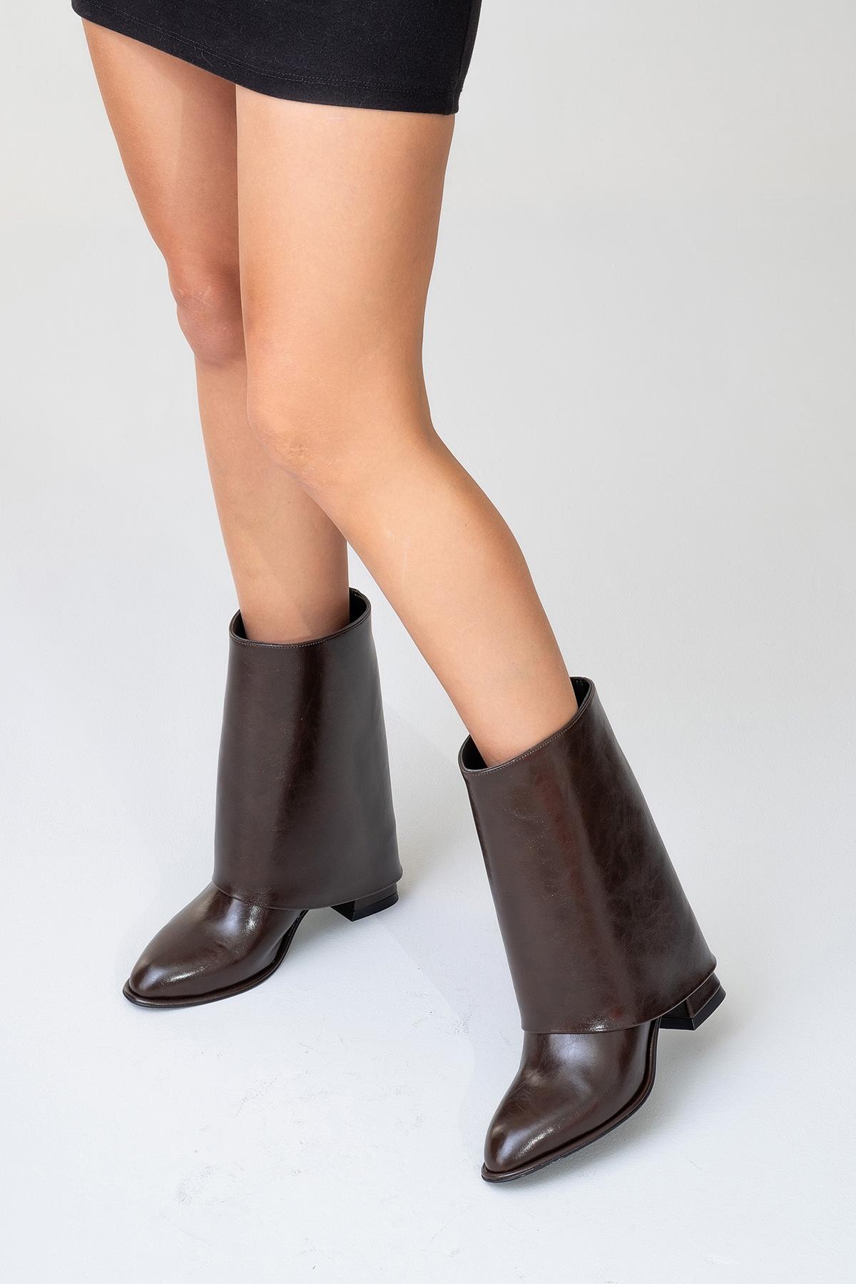 Ellas Brown Chunky Heel Boot – back view showing leather, red, Vowalisse
