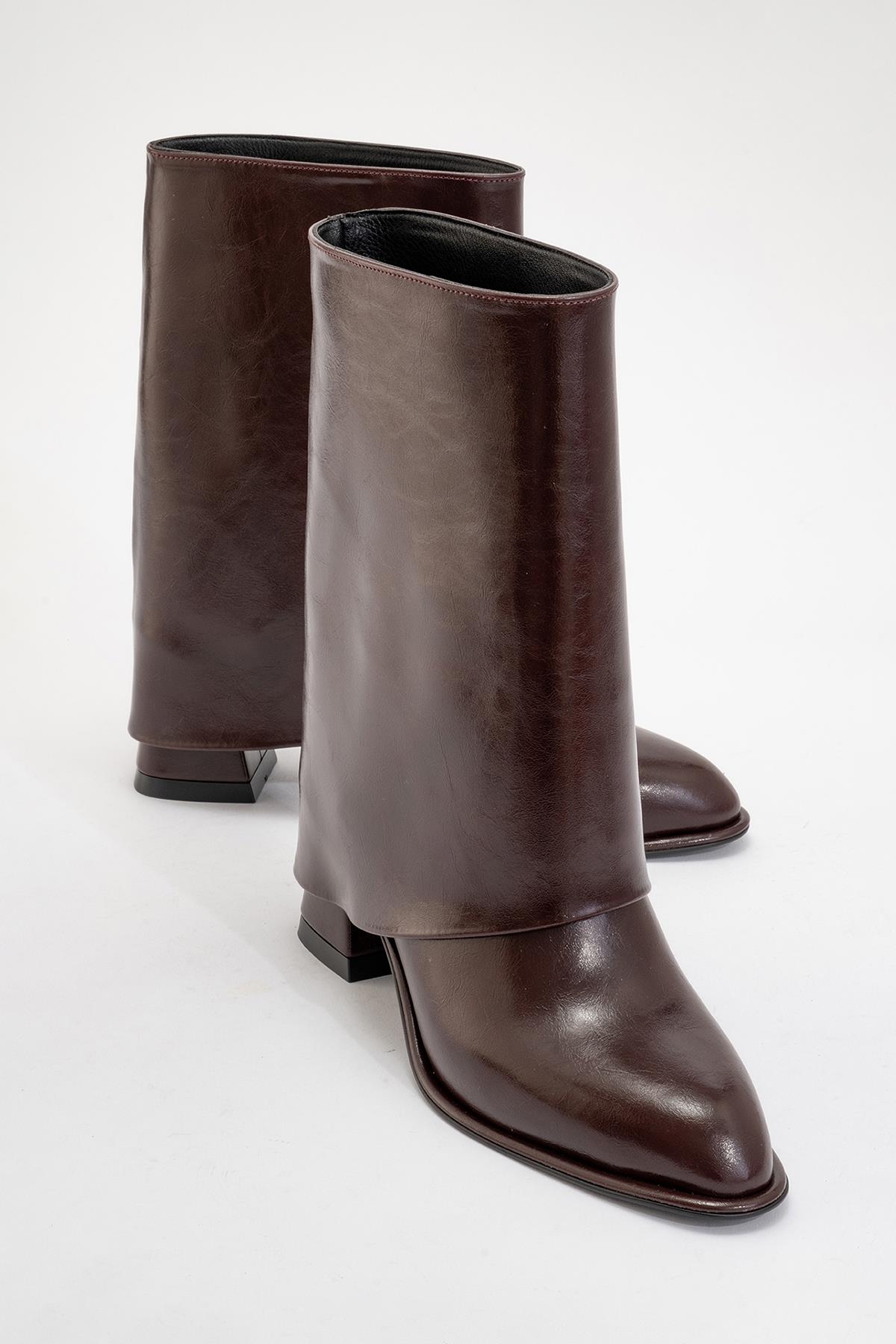 Ellas Burgundy Chunky Heel Boot – front three-quarter view showing leather, red, Vowalisse