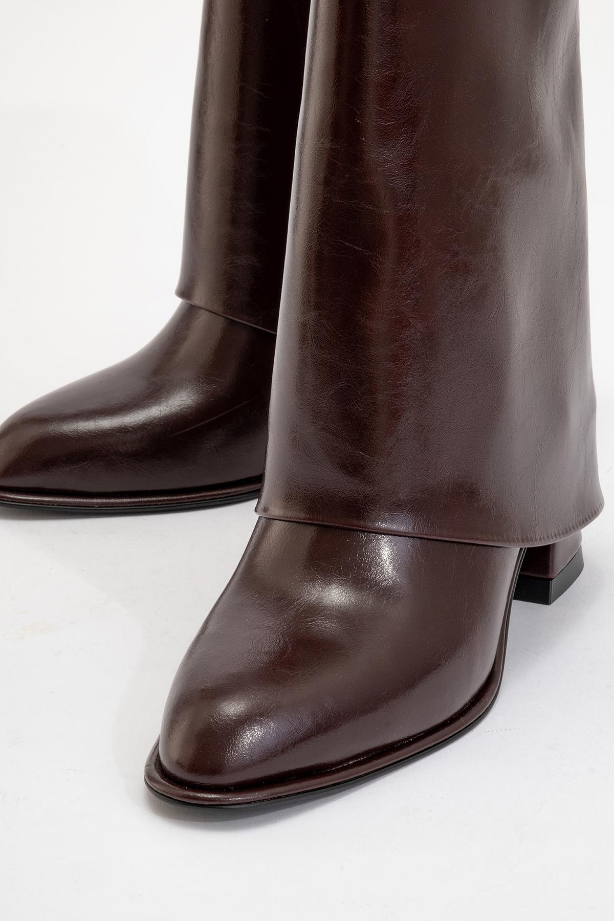 Ellas Burgundy Chunky Heel Boot – detail view showing leather, red, Vowalisse